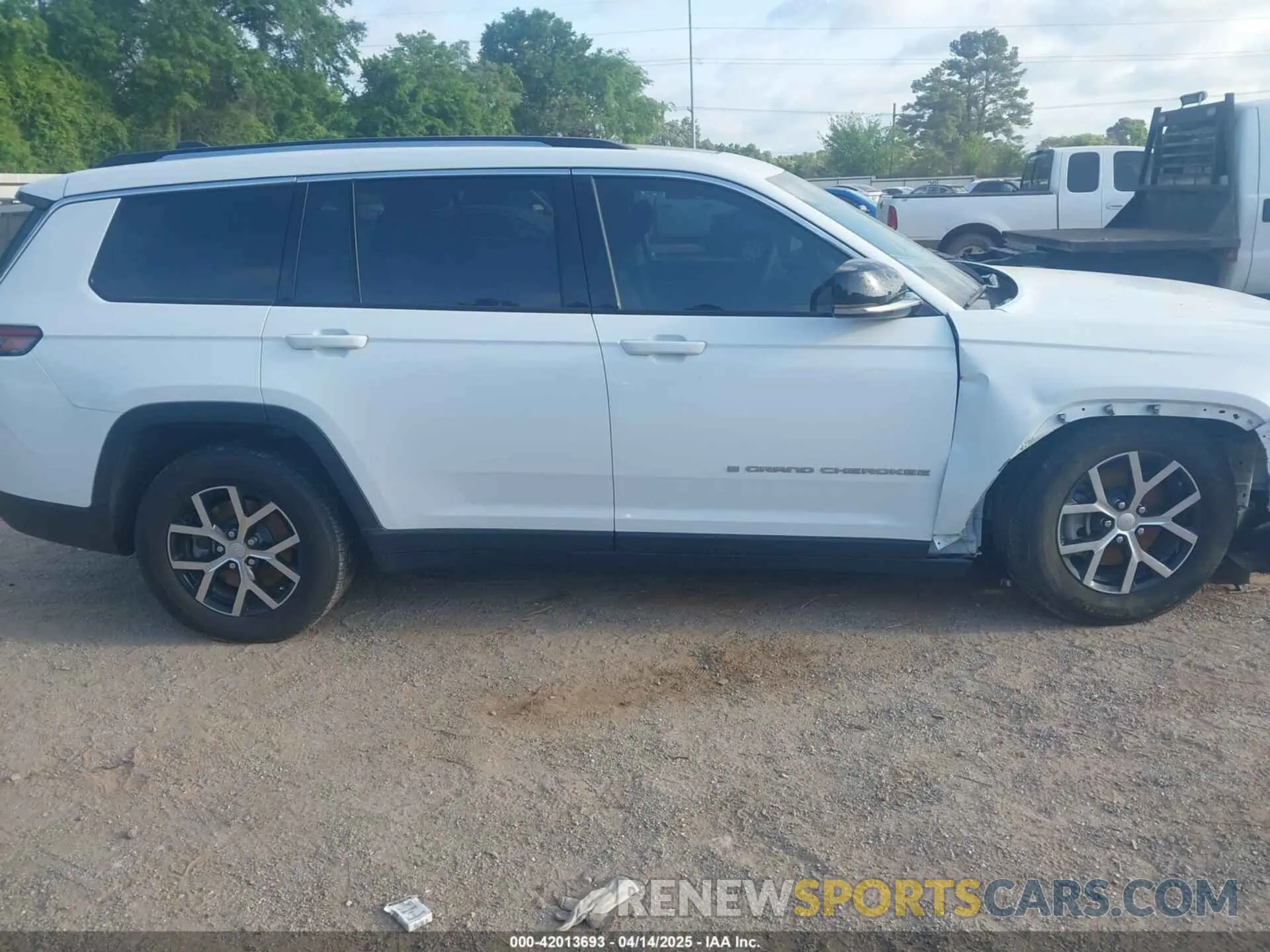 13 fotografías del automóvil dañado 1C4RJJBGXP8843705 JEEP GRAND CHEROKEE L 2023