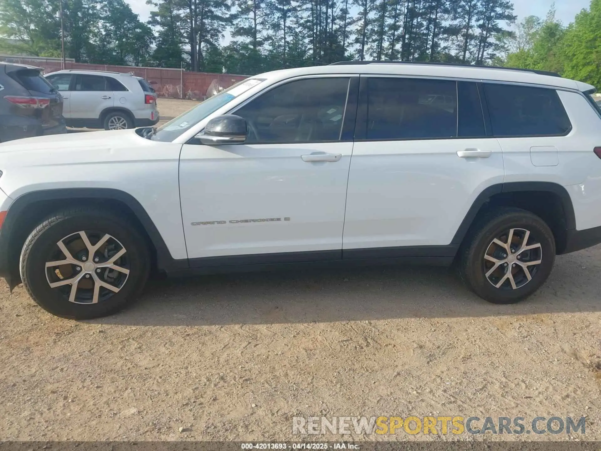 14 fotografías del automóvil dañado 1C4RJJBGXP8843705 JEEP GRAND CHEROKEE L 2023
