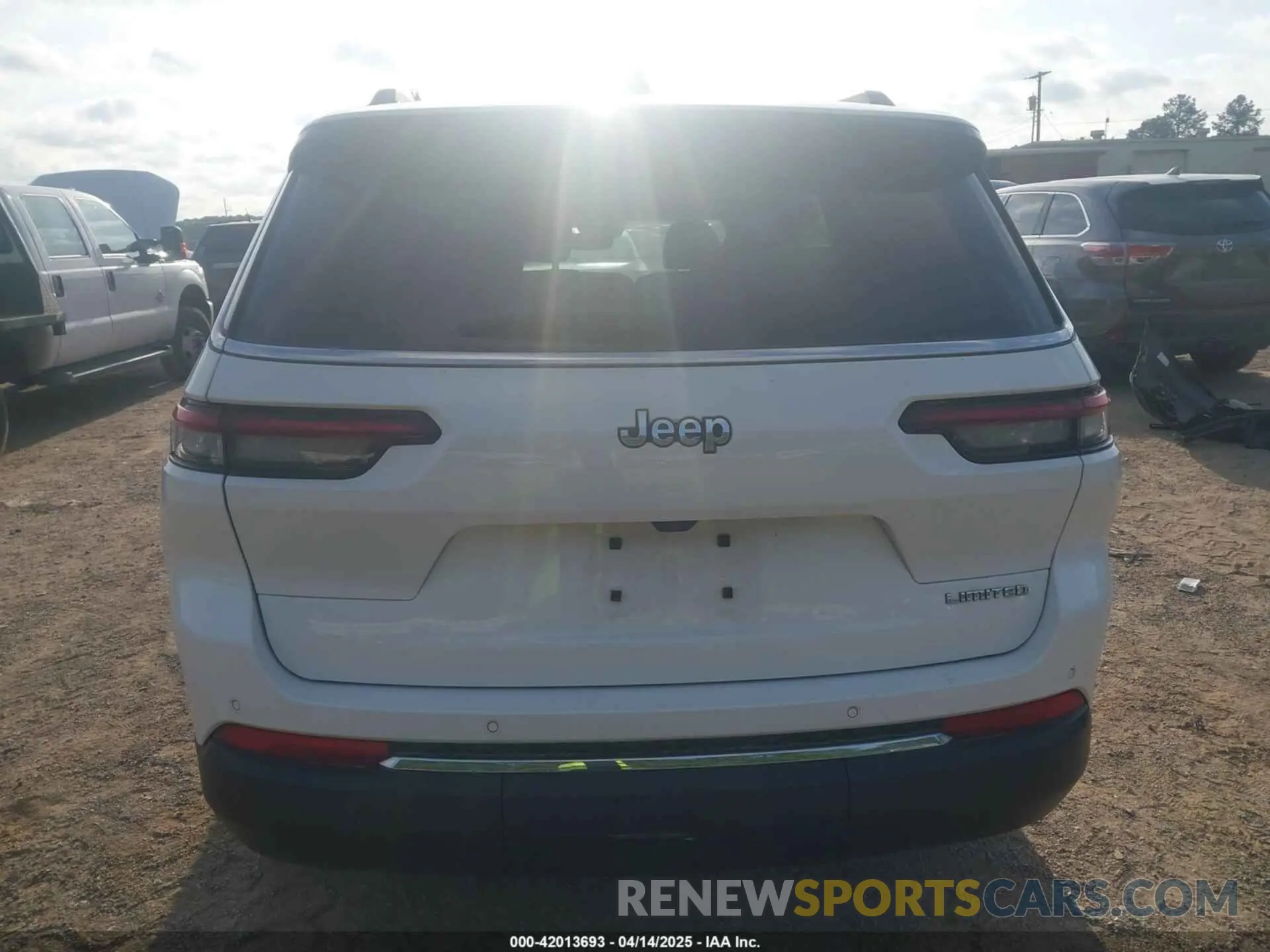 16 fotografías del automóvil dañado 1C4RJJBGXP8843705 JEEP GRAND CHEROKEE L 2023