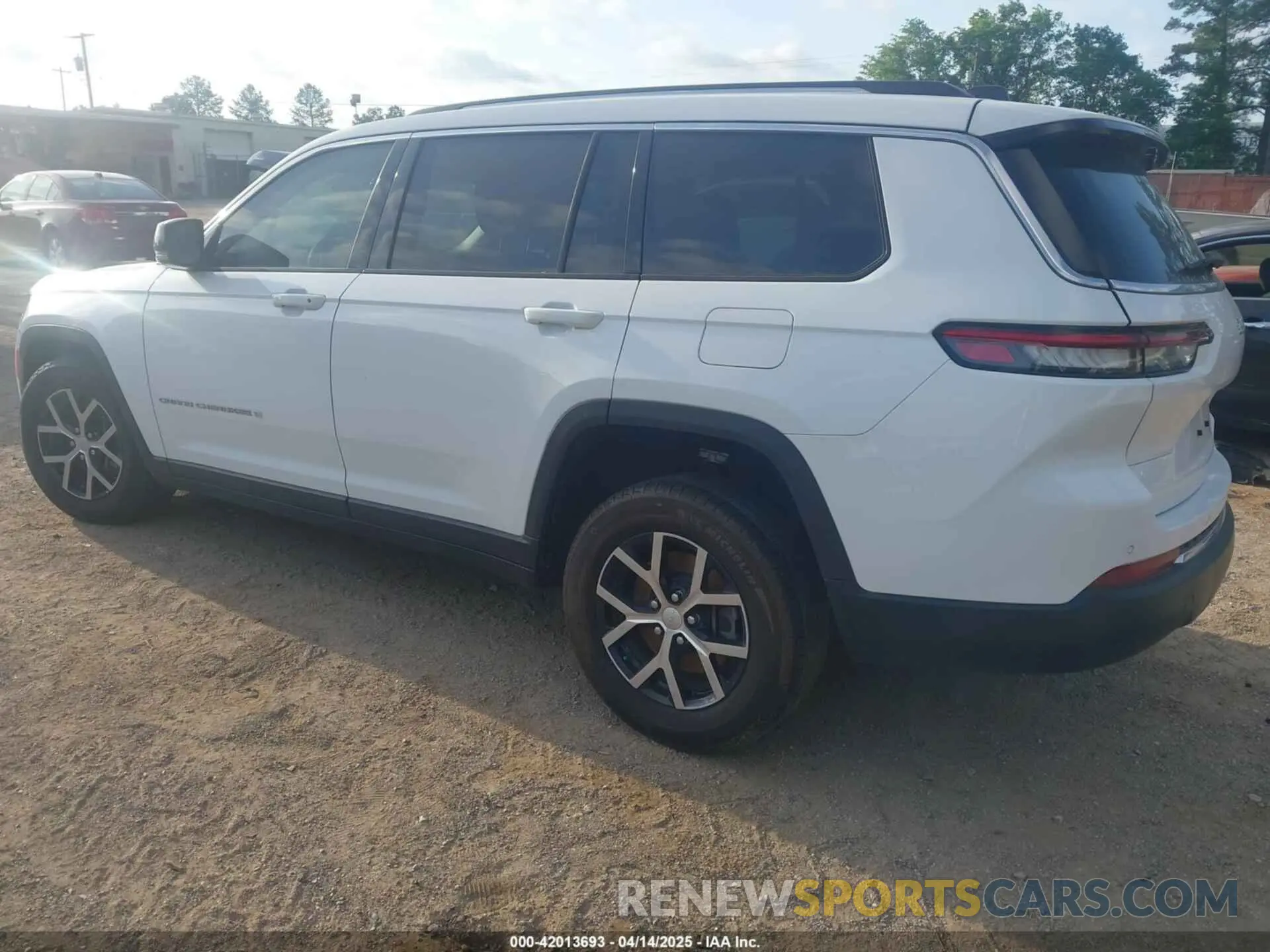 3 fotografías del automóvil dañado 1C4RJJBGXP8843705 JEEP GRAND CHEROKEE L 2023