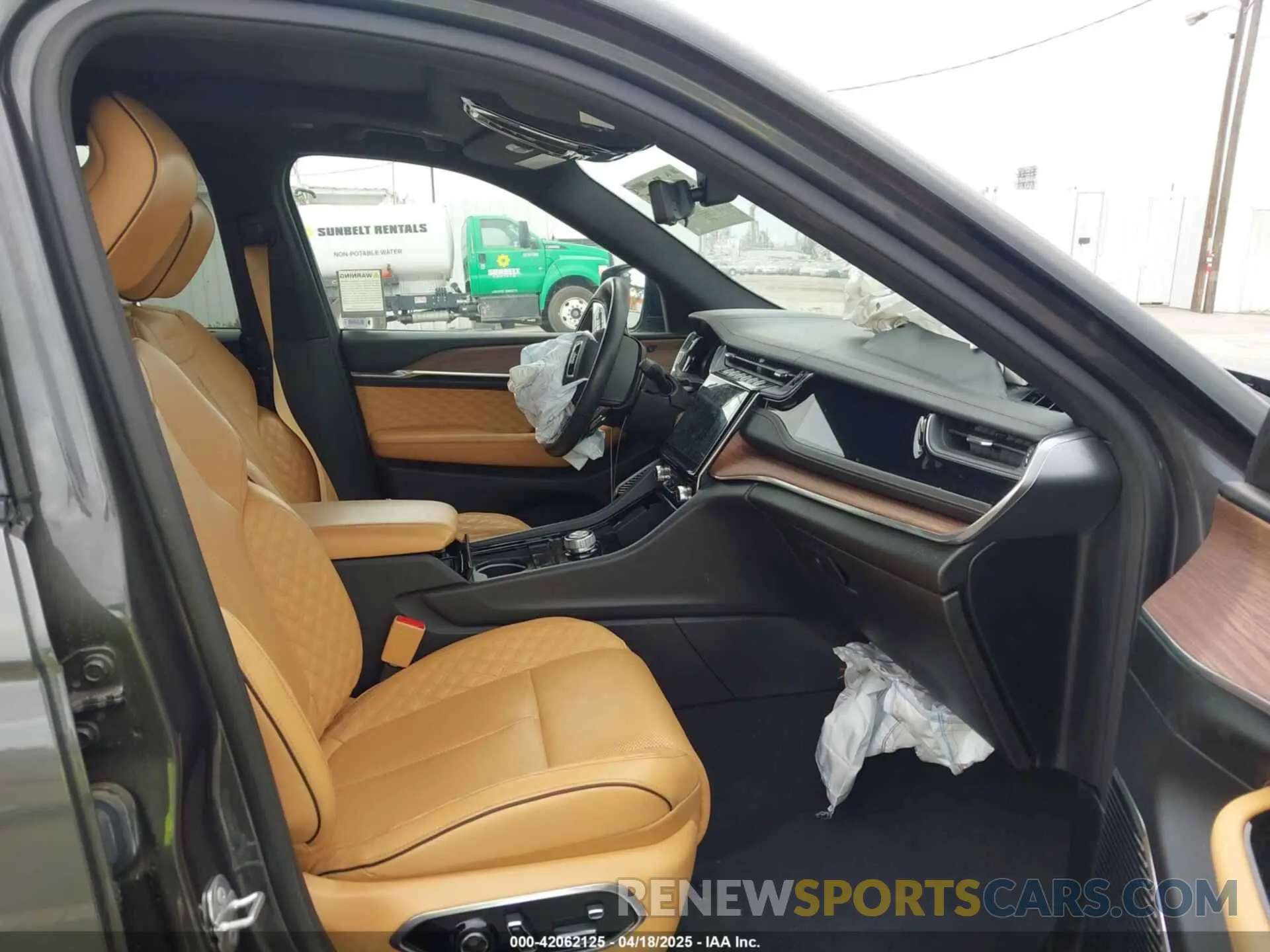 5 fotografías del automóvil dañado 1C4RJJEG2P8703949 JEEP GRAND CHEROKEE L 2023