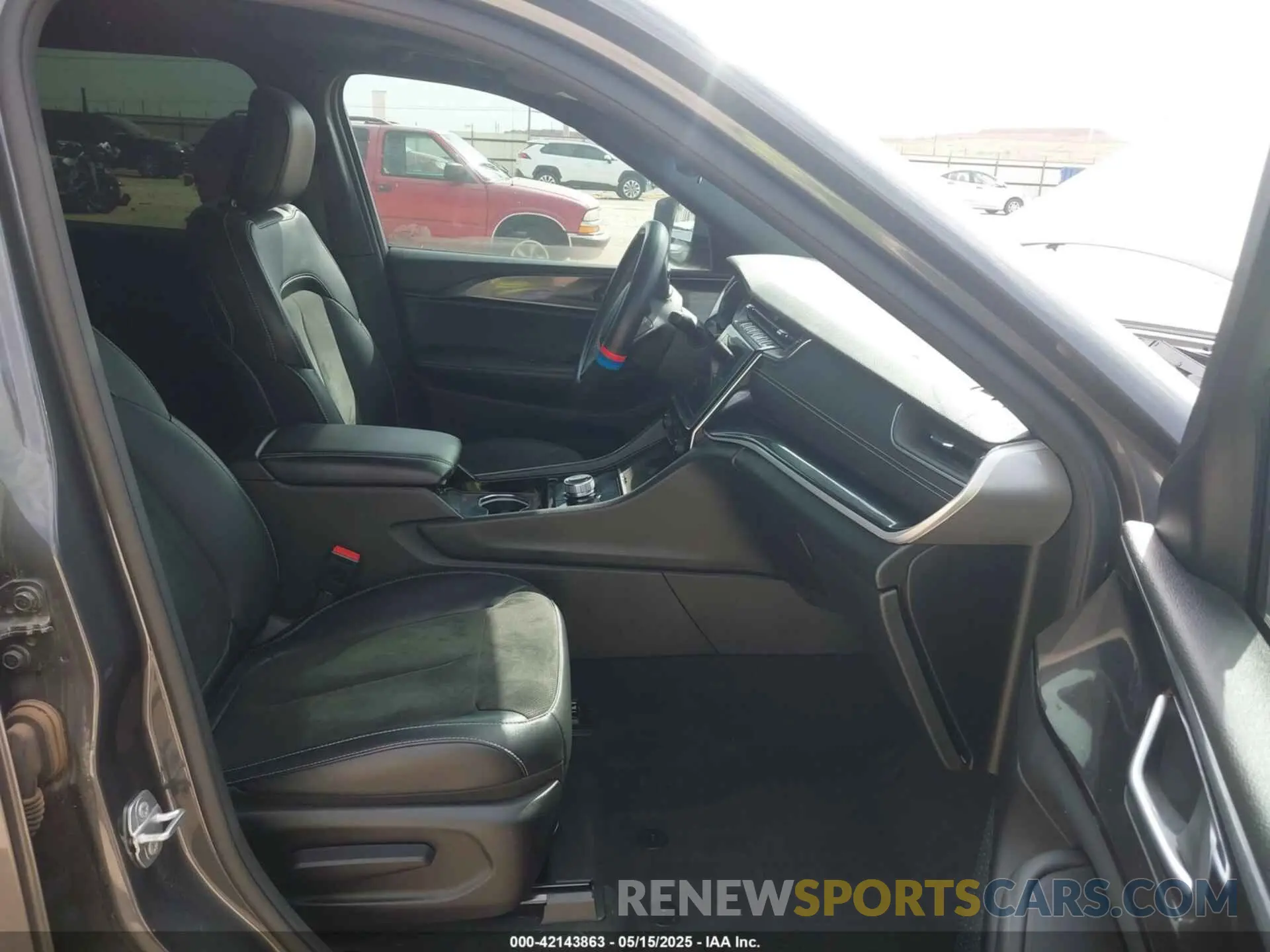 5 fotografías del automóvil dañado 1C4RJKAG0P8700978 JEEP GRAND CHEROKEE L 2023