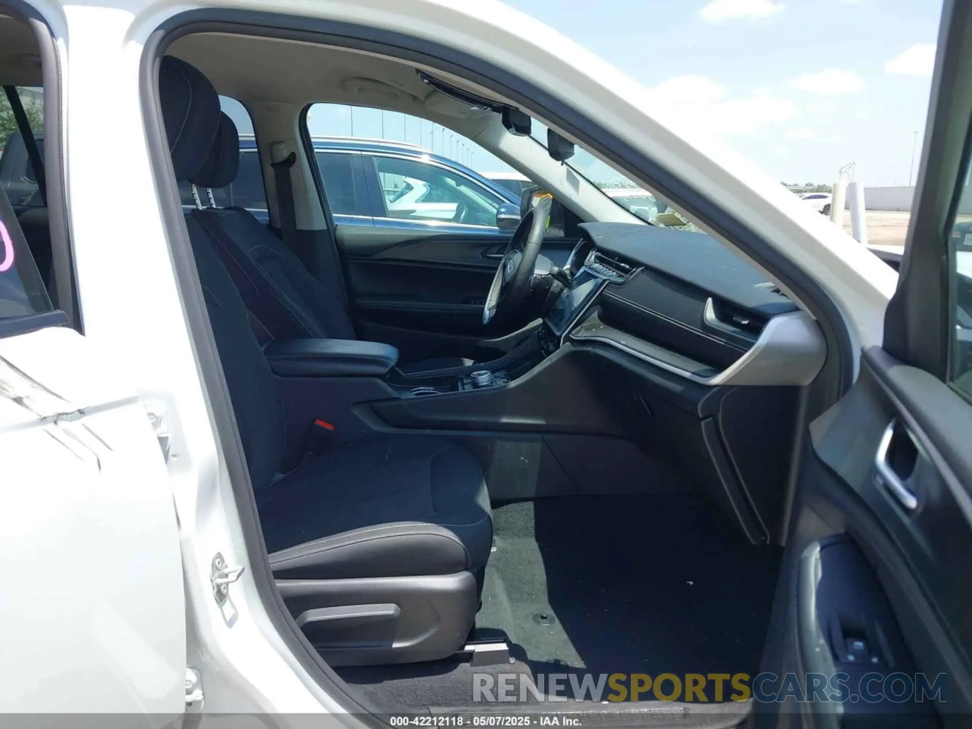5 fotografías del automóvil dañado 1C4RJKAG4P8895077 JEEP GRAND CHEROKEE L 2023