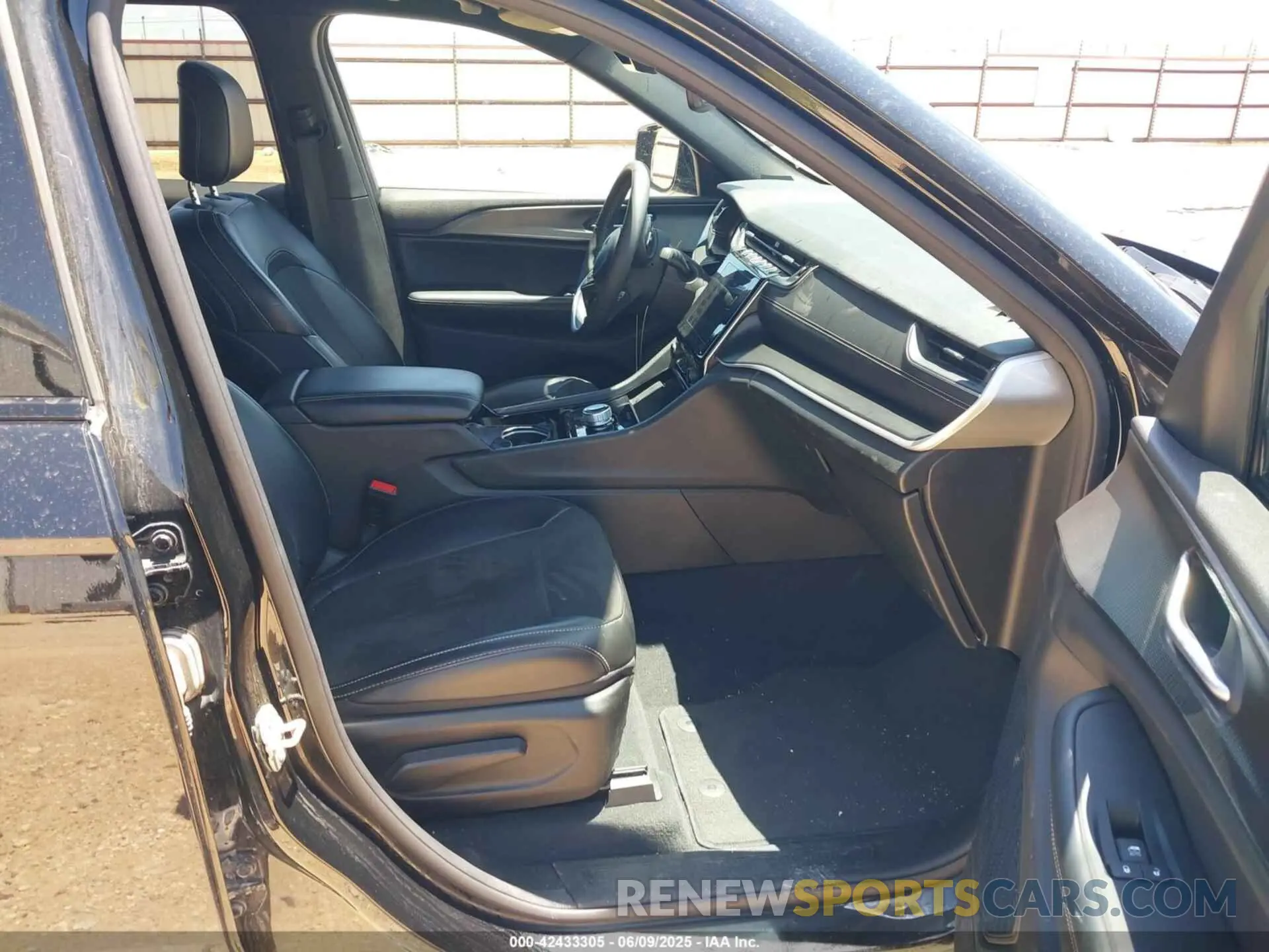 5 fotografías del automóvil dañado 1C4RJKAG6P8829453 JEEP GRAND CHEROKEE L 2023