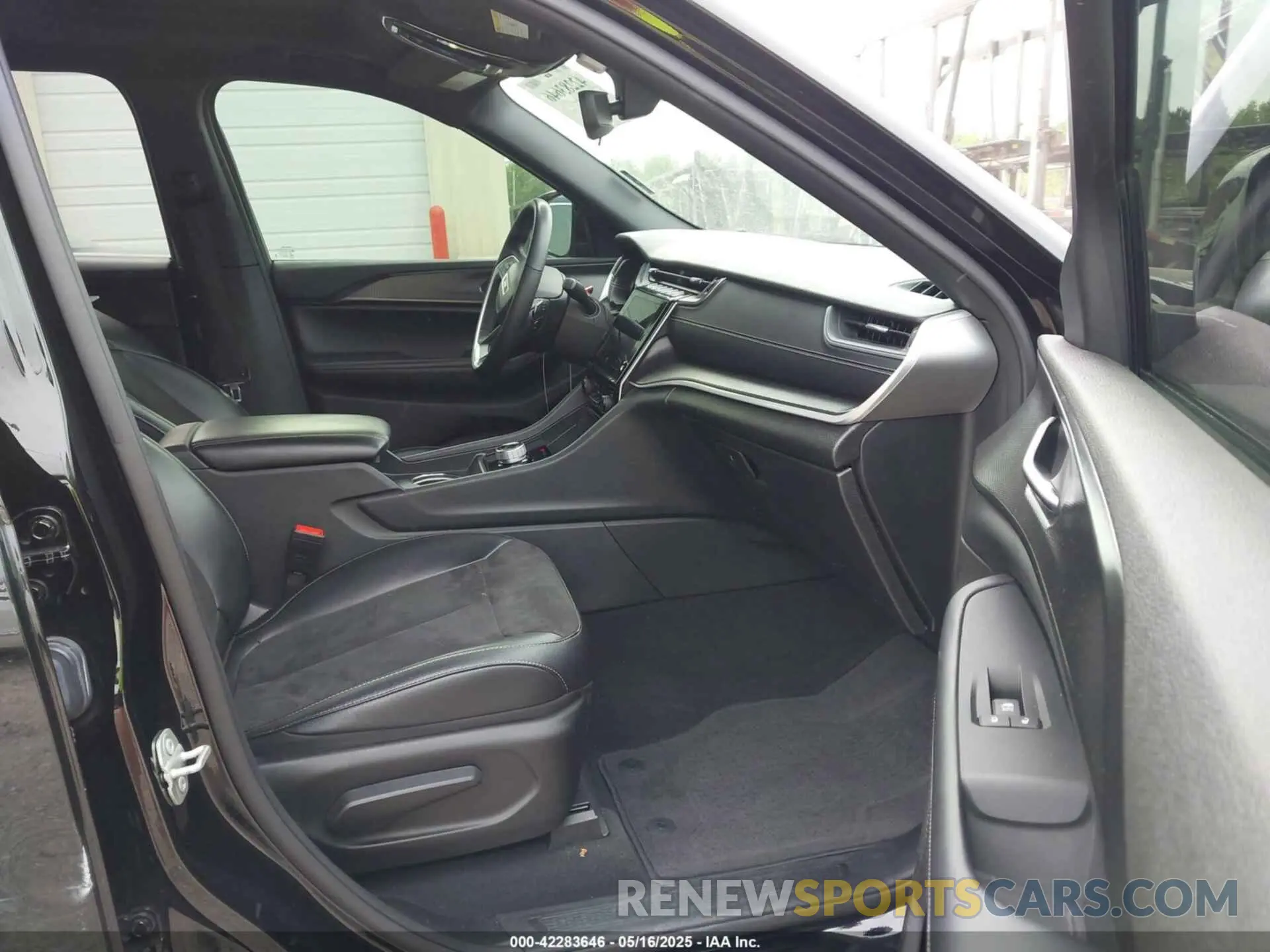 5 fotografías del automóvil dañado 1C4RJKAGXP8855232 JEEP GRAND CHEROKEE L 2023