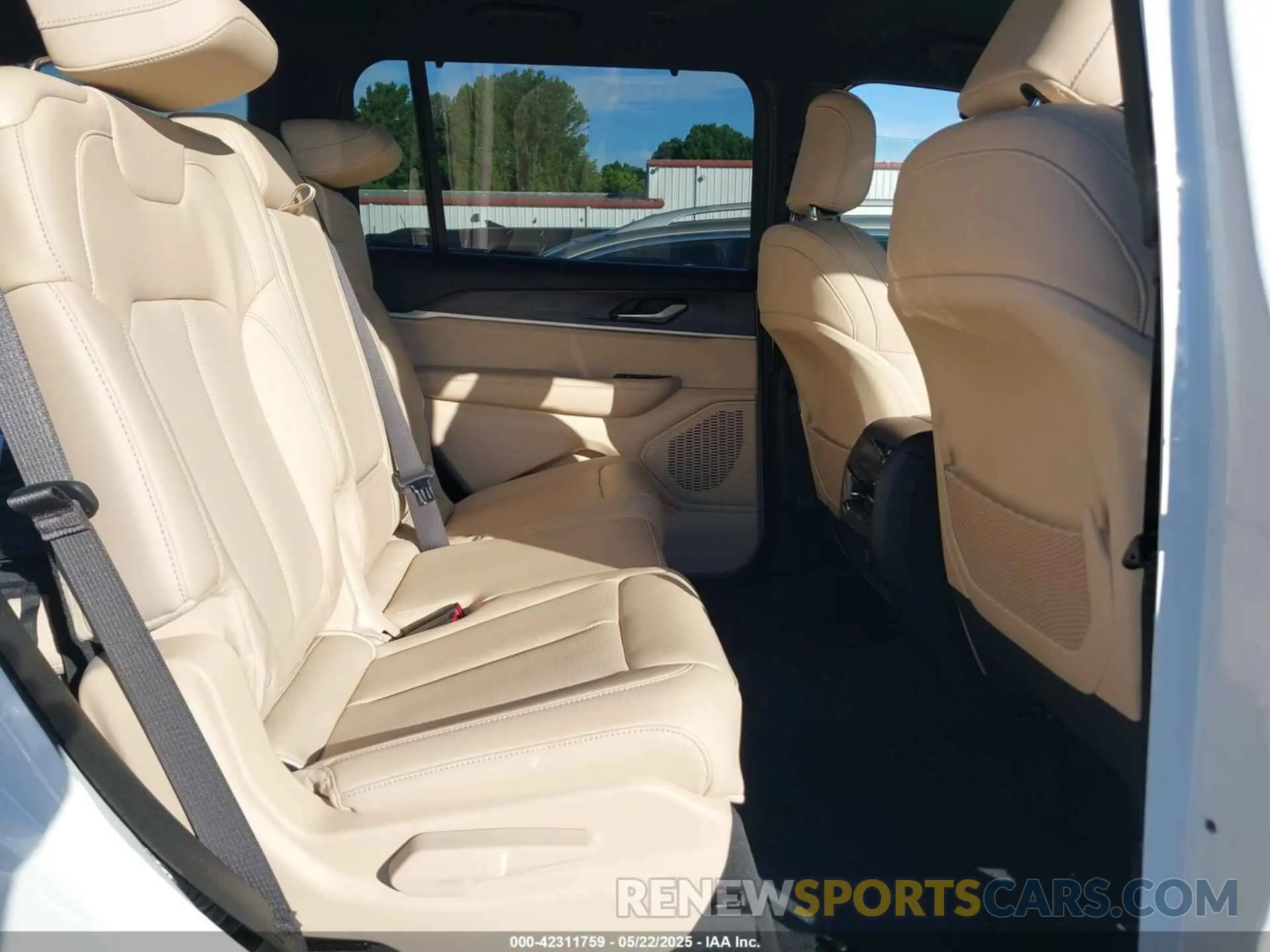 8 fotografías del automóvil dañado 1C4RJKBG0P8854444 JEEP GRAND CHEROKEE L 2023
