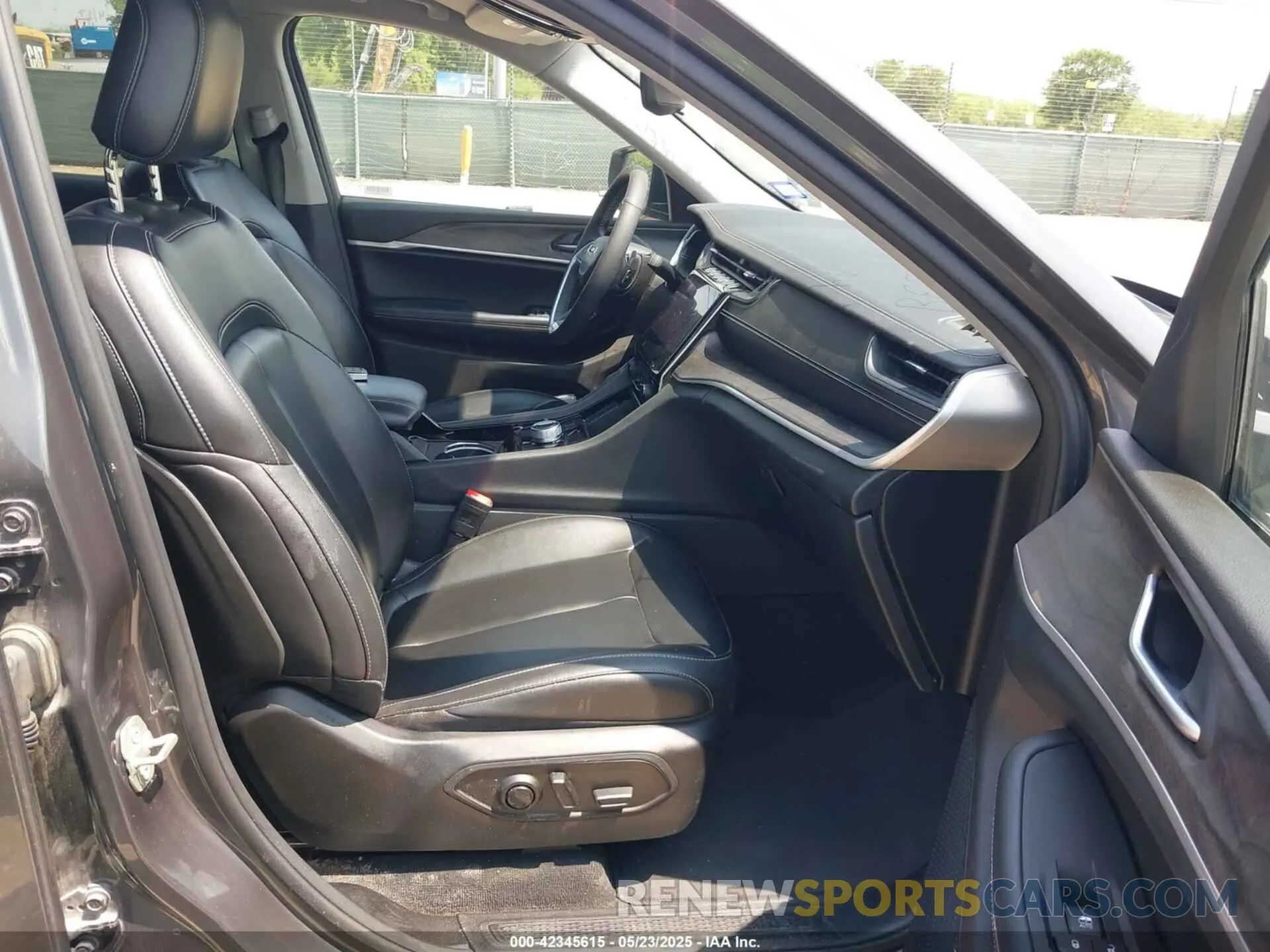 5 fotografías del automóvil dañado 1C4RJKBG2P8886358 JEEP GRAND CHEROKEE L 2023