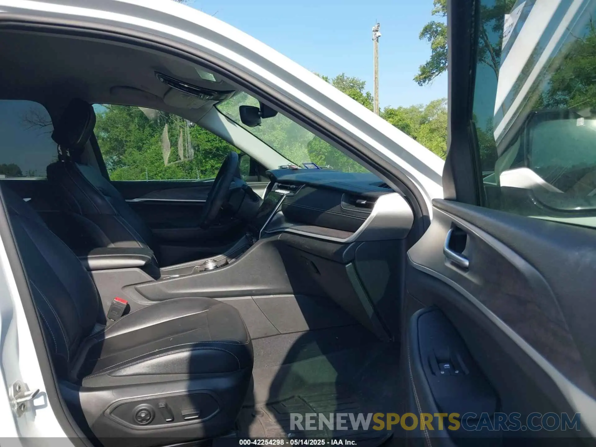 5 fotografías del automóvil dañado 1C4RJKBG8P8858824 JEEP GRAND CHEROKEE L 2023
