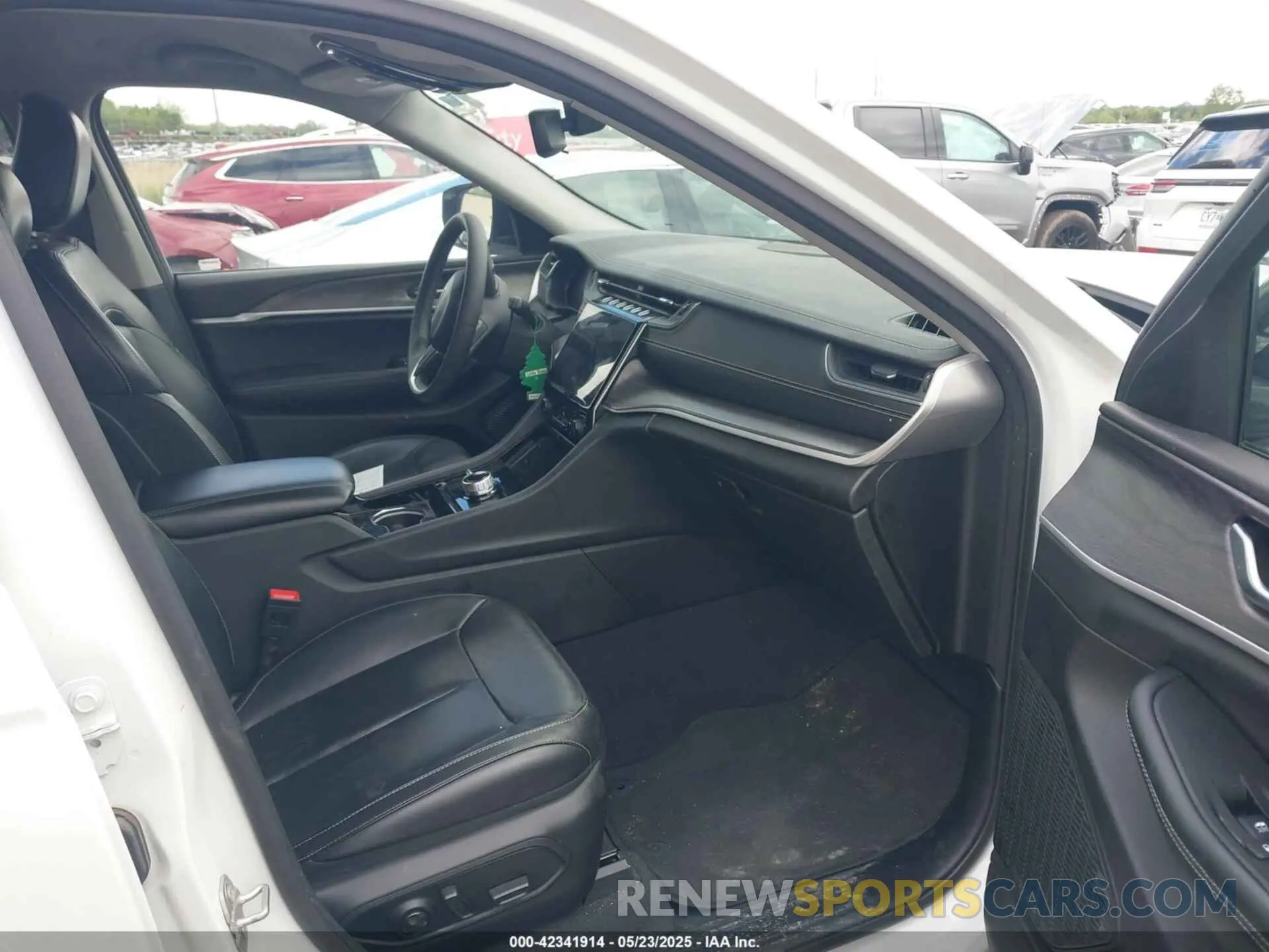 5 fotografías del automóvil dañado 1C4RJKBGXP8780661 JEEP GRAND CHEROKEE L 2023