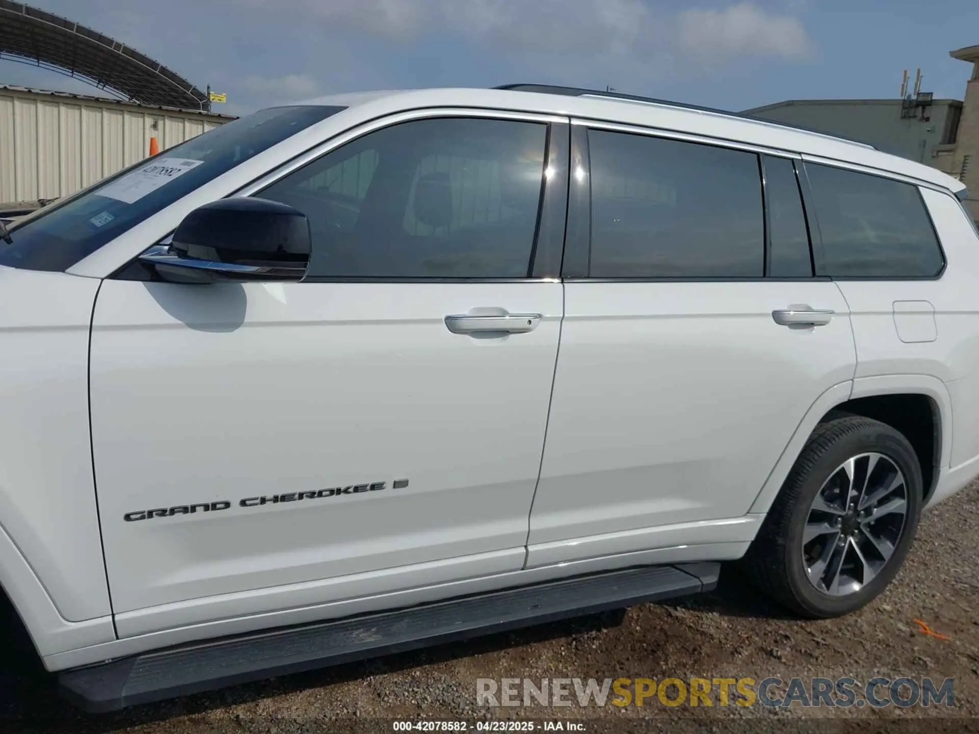 14 fotografías del automóvil dañado 1C4RJKDG1P8825368 JEEP GRAND CHEROKEE L 2023