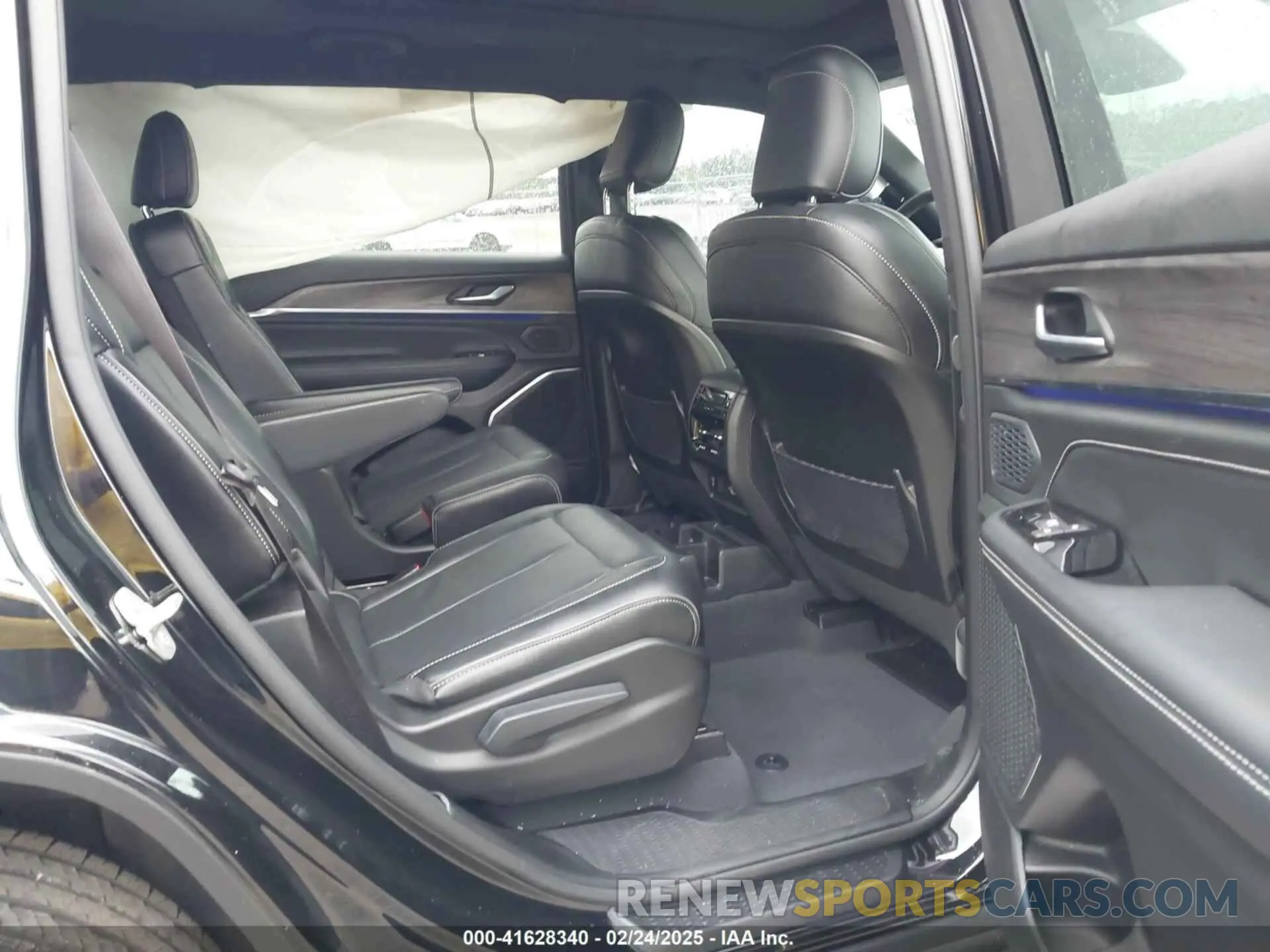 8 fotografías del automóvil dañado 1C4RJKDG1P8832675 JEEP GRAND CHEROKEE L 2023
