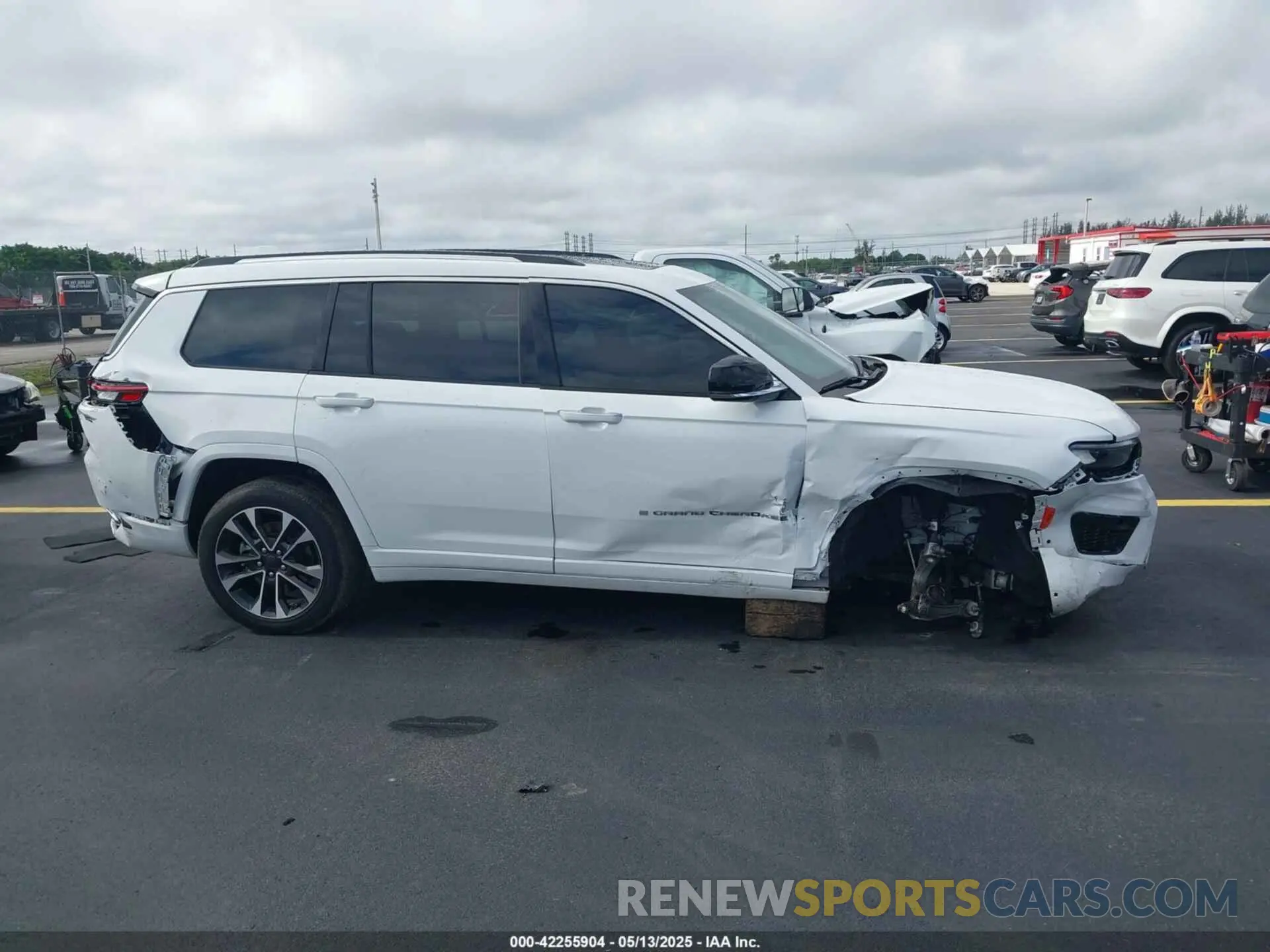 13 fotografías del automóvil dañado 1C4RJKDG9P8737684 JEEP GRAND CHEROKEE L 2023