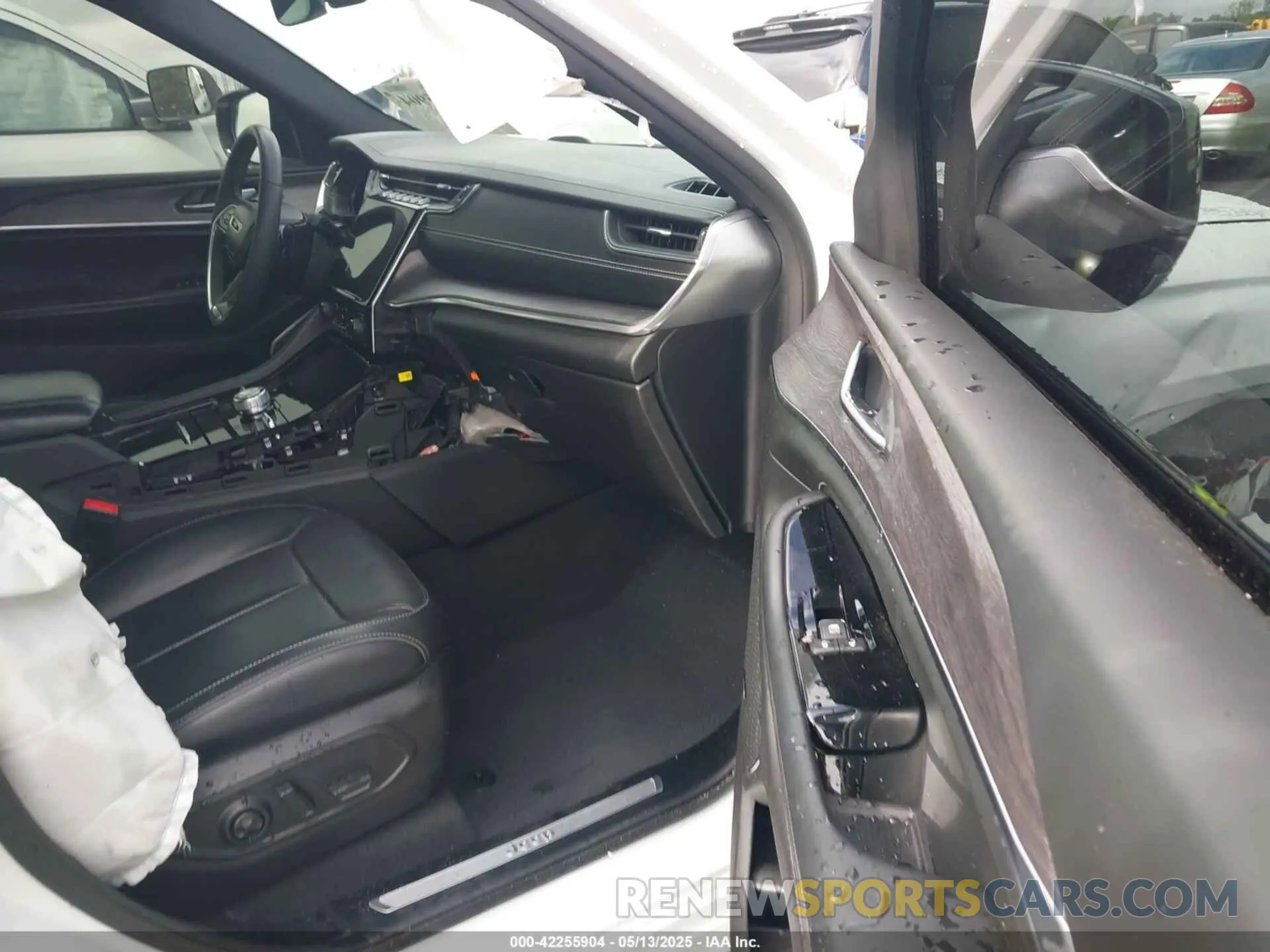 5 fotografías del automóvil dañado 1C4RJKDG9P8737684 JEEP GRAND CHEROKEE L 2023