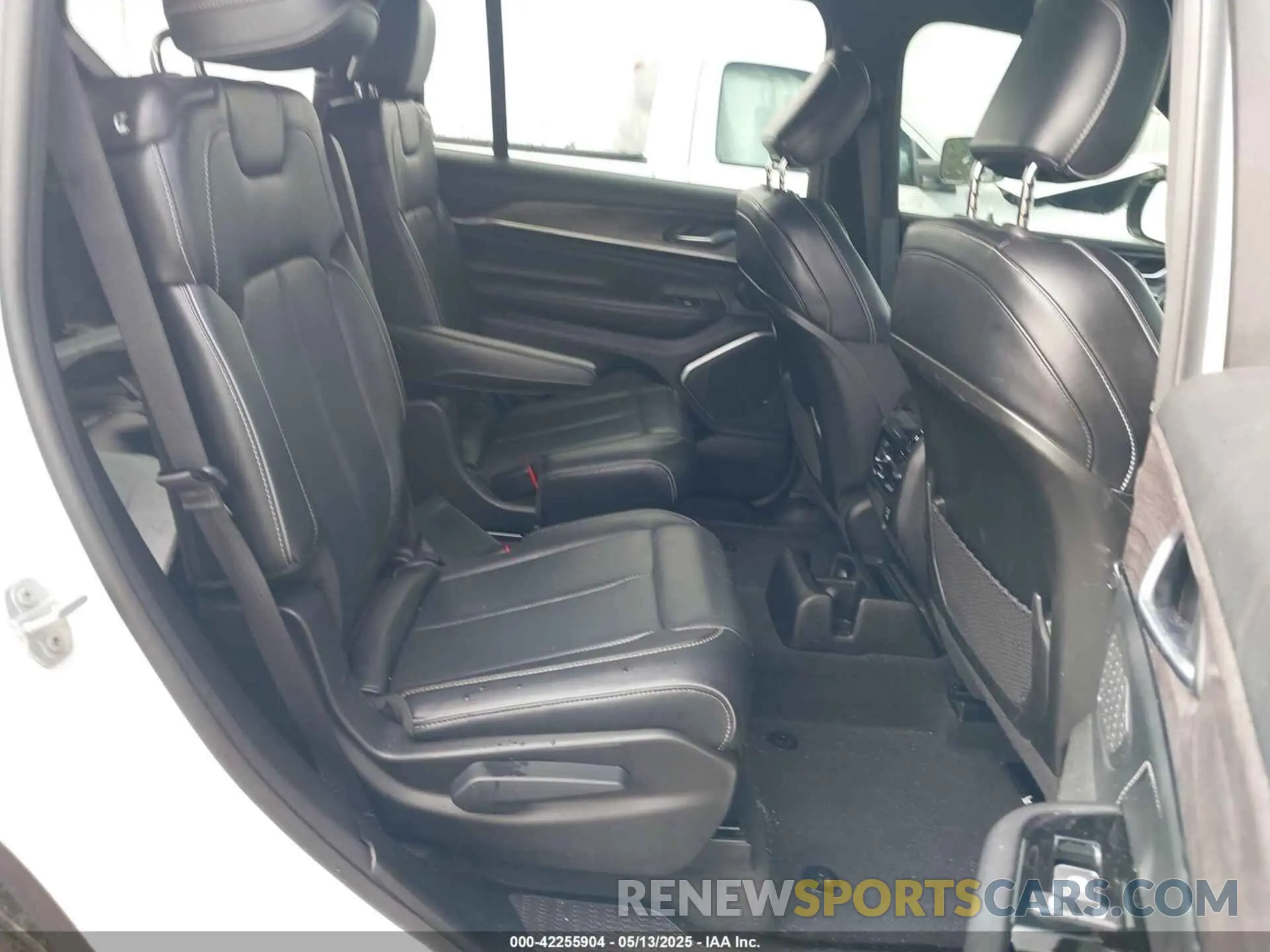 8 fotografías del automóvil dañado 1C4RJKDG9P8737684 JEEP GRAND CHEROKEE L 2023