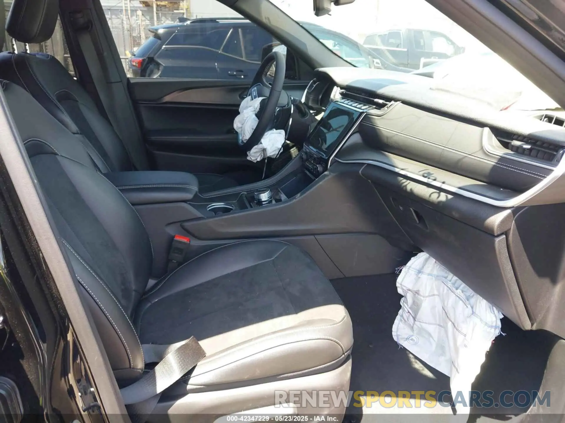 5 fotografías del automóvil dañado 1C4RJJAG0R8601865 JEEP GRAND CHEROKEE L 2024