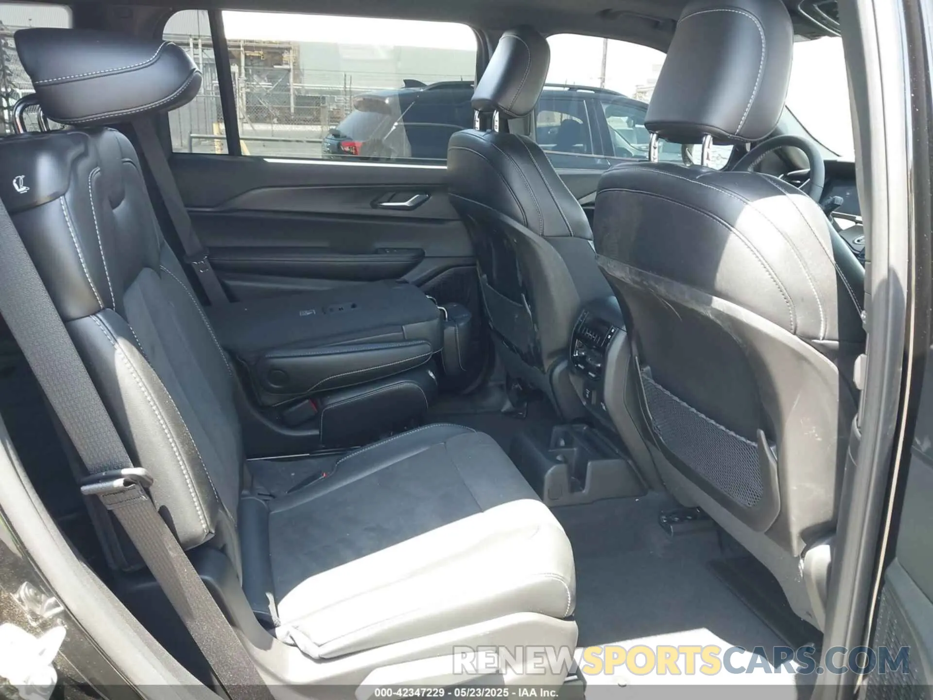 8 fotografías del automóvil dañado 1C4RJJAG0R8601865 JEEP GRAND CHEROKEE L 2024