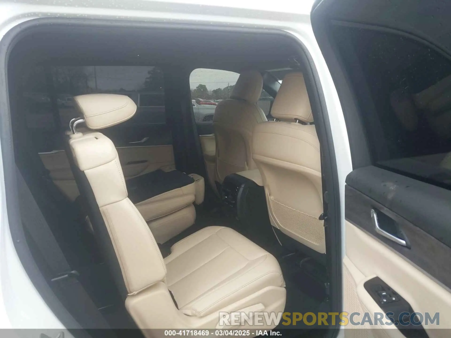 8 fotografías del automóvil dañado 1C4RJJBG0R8531640 JEEP GRAND CHEROKEE L 2024