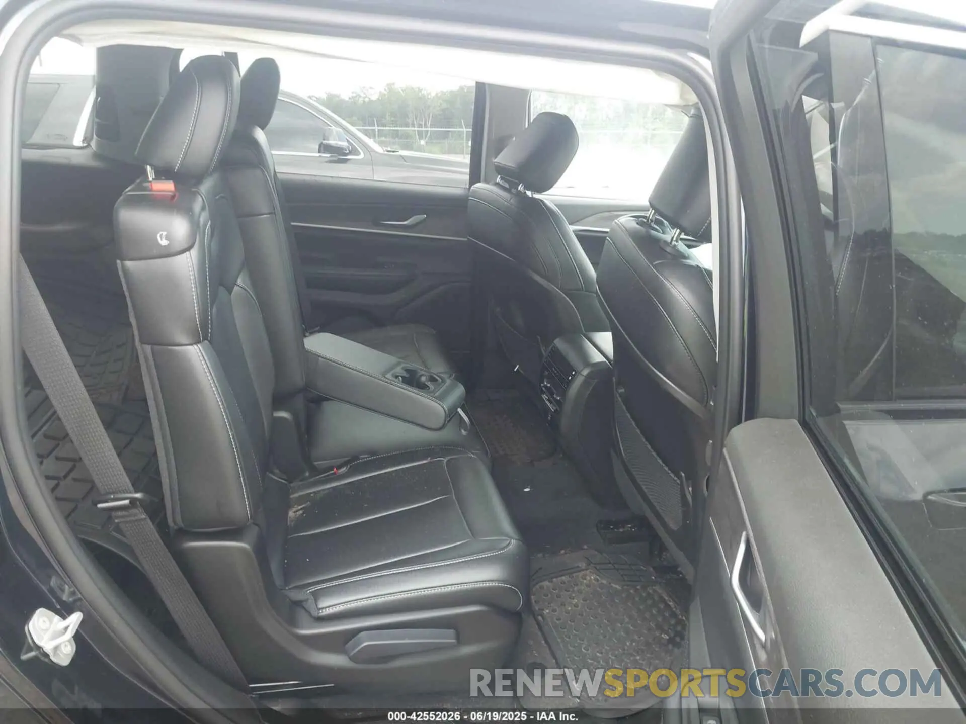 8 fotografías del automóvil dañado 1C4RJJBGXR8922522 JEEP GRAND CHEROKEE L 2024