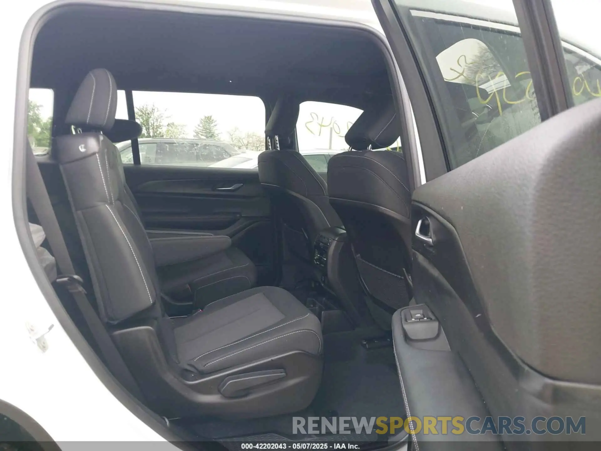 8 fotografías del automóvil dañado 1C4RJKAG0R8614511 JEEP GRAND CHEROKEE L 2024