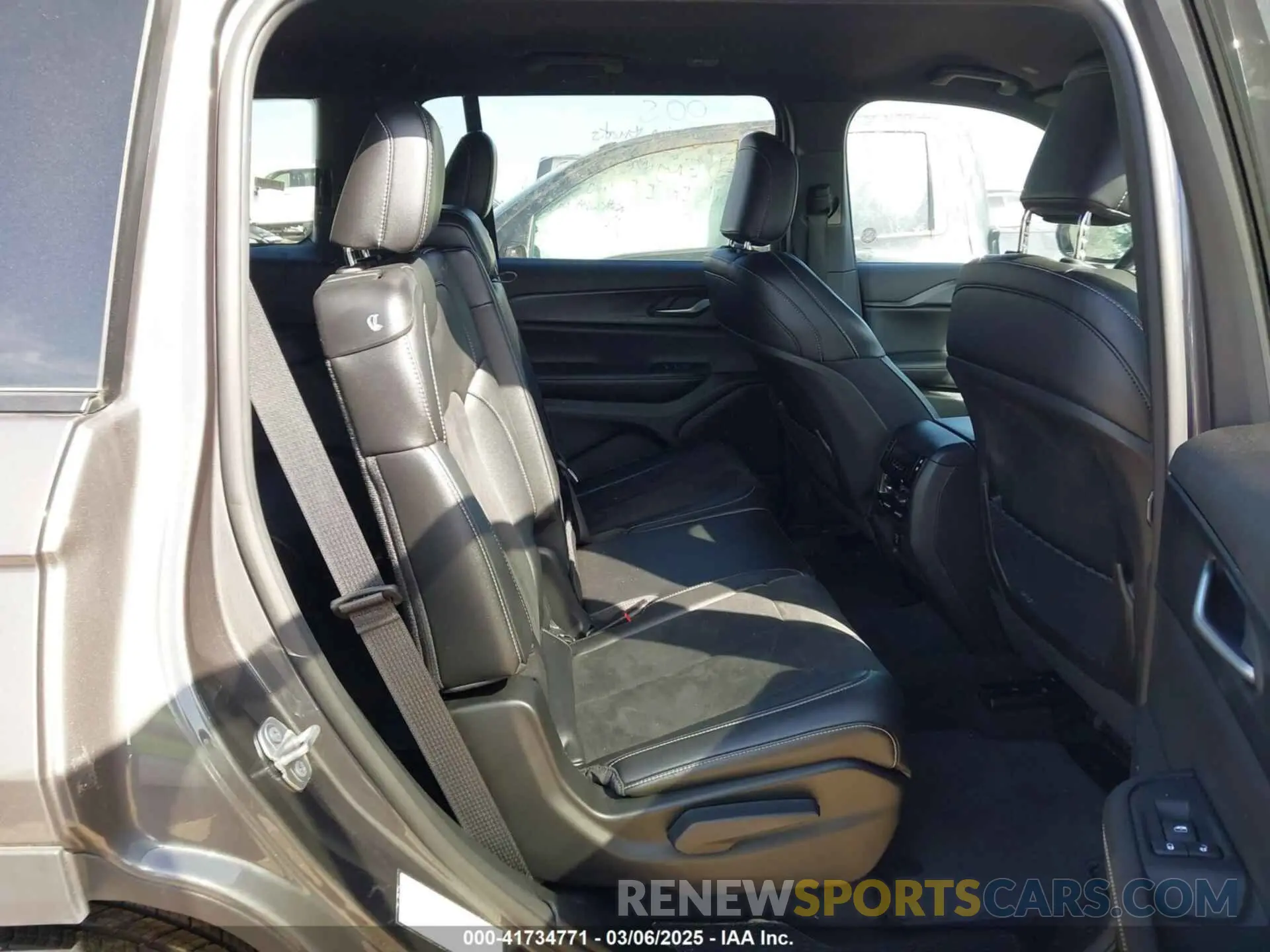8 fotografías del automóvil dañado 1C4RJKAG4R8507770 JEEP GRAND CHEROKEE L 2024