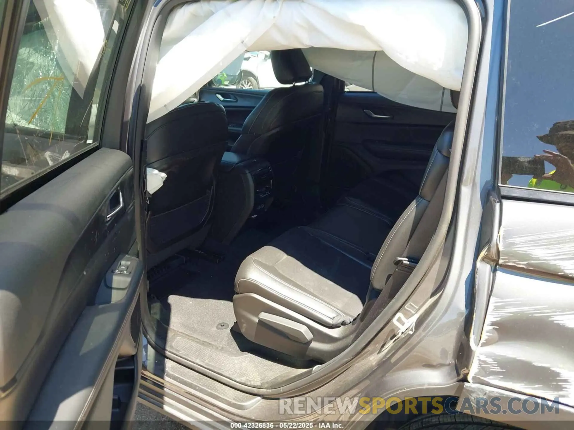8 fotografías del automóvil dañado 1C4RJKAG5R8558274 JEEP GRAND CHEROKEE L 2024