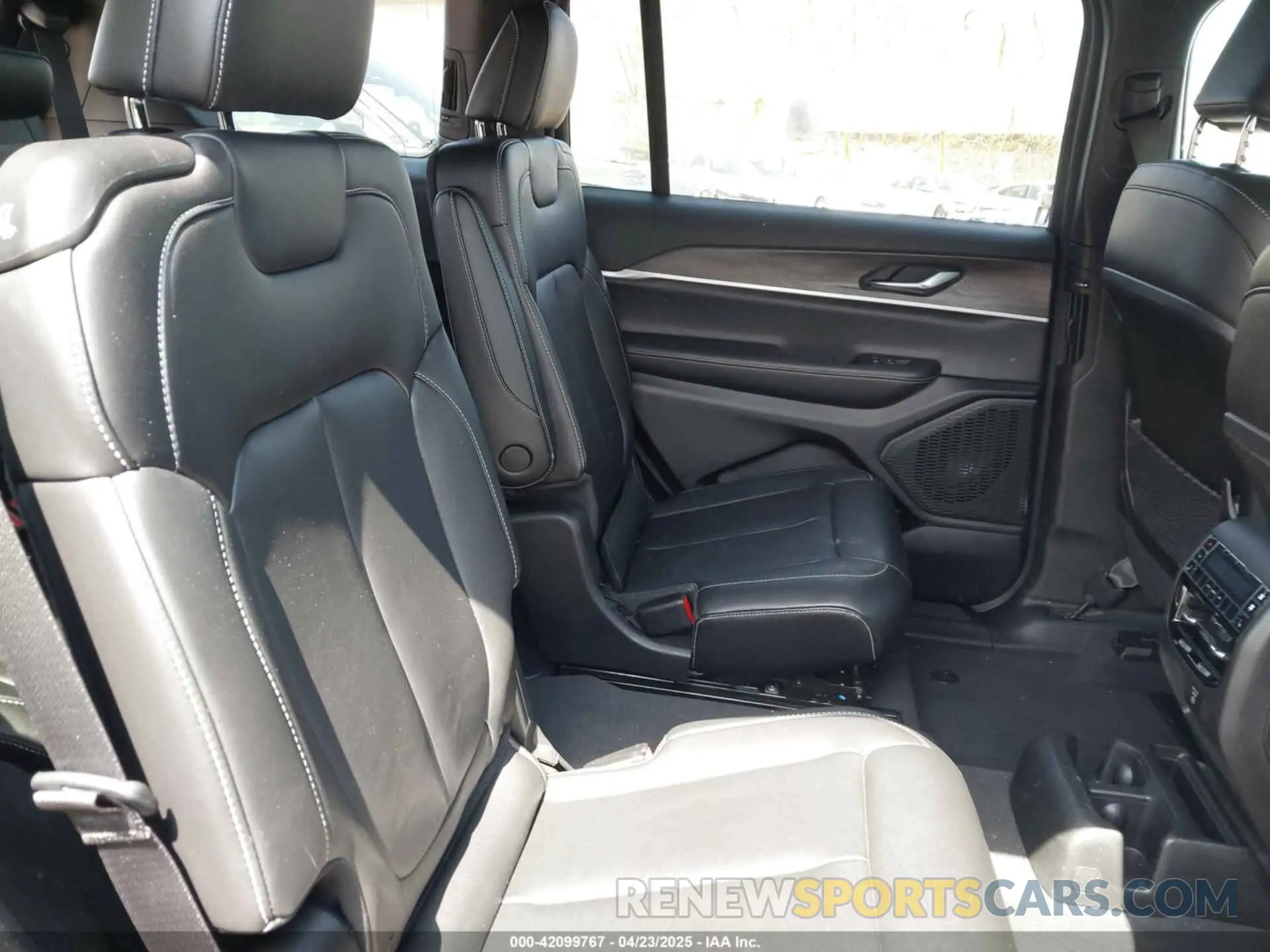 8 fotografías del automóvil dañado 1C4RJKBG2R8531452 JEEP GRAND CHEROKEE L 2024