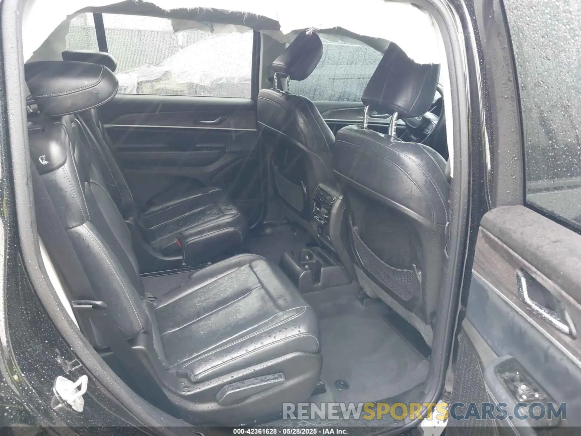 8 fotografías del automóvil dañado 1C4RJKBG4R8926264 JEEP GRAND CHEROKEE L 2024