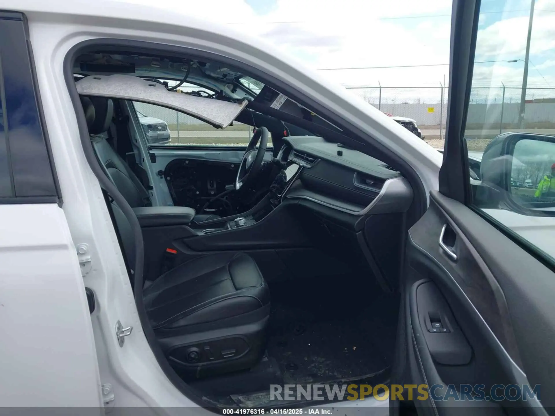 5 fotografías del automóvil dañado 1C4RJKBGXR8625434 JEEP GRAND CHEROKEE L 2024