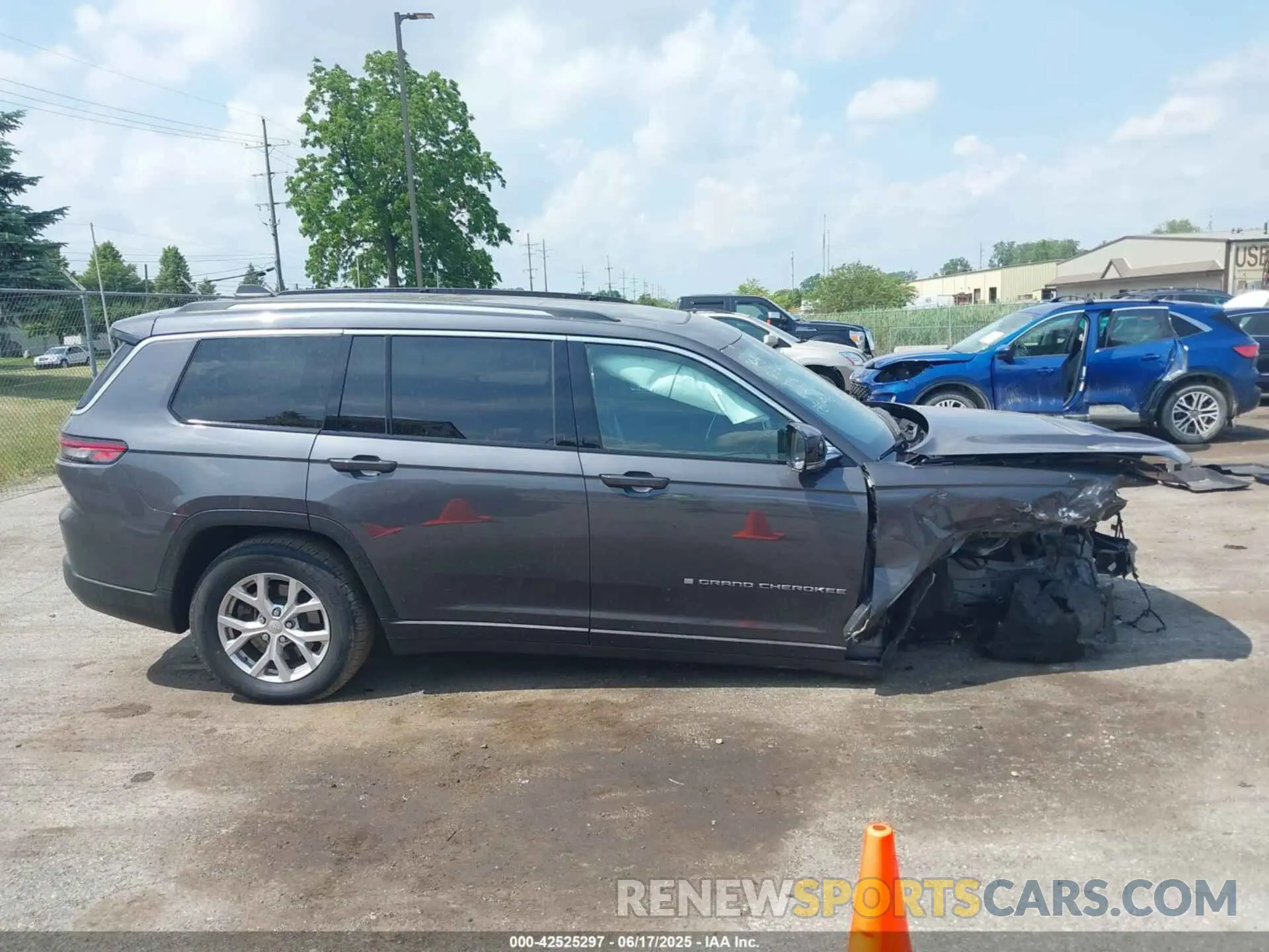 12 fotografías del automóvil dañado 1C4RJKBGXR8917360 JEEP GRAND CHEROKEE L 2024