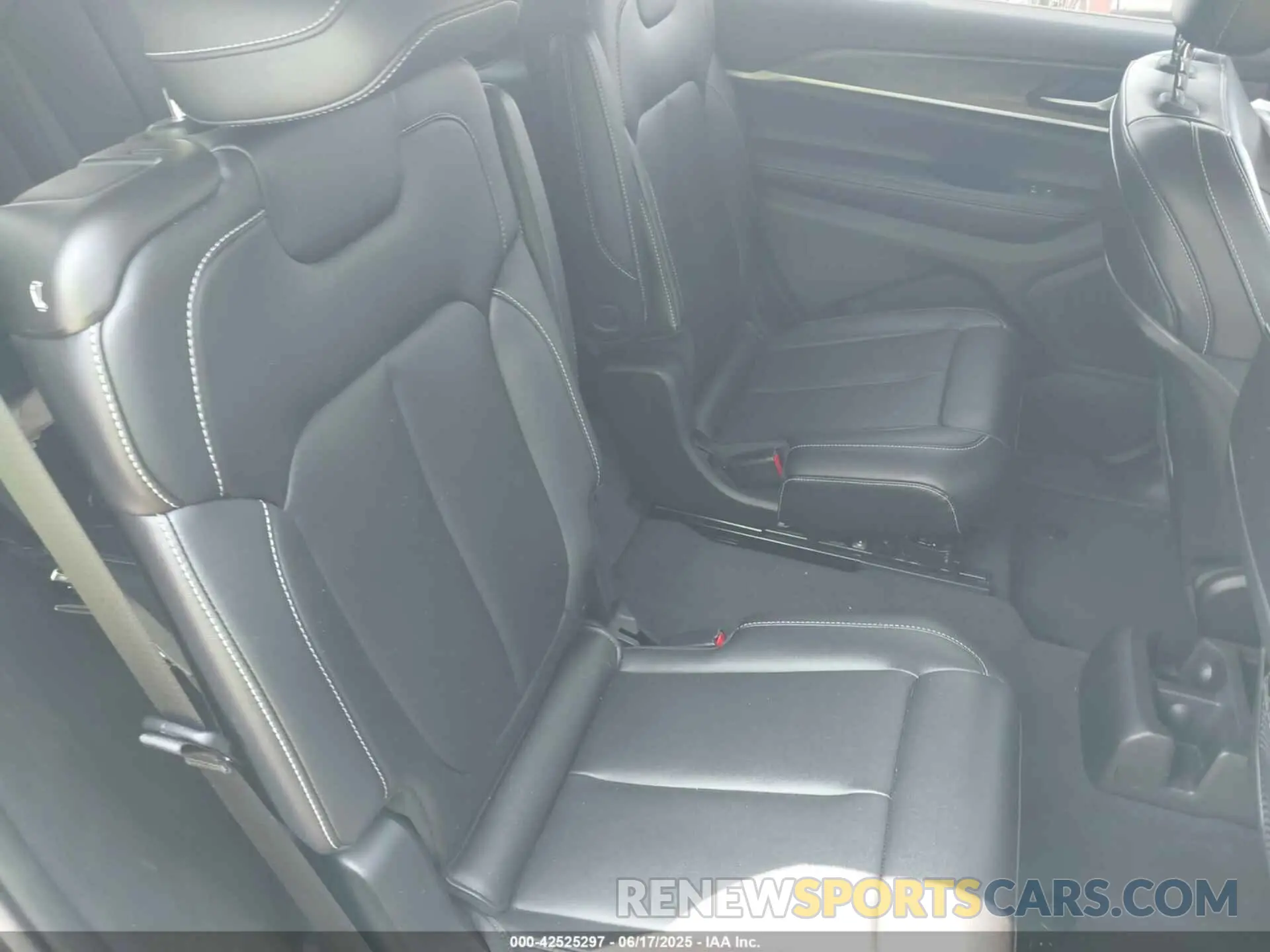 8 fotografías del automóvil dañado 1C4RJKBGXR8917360 JEEP GRAND CHEROKEE L 2024