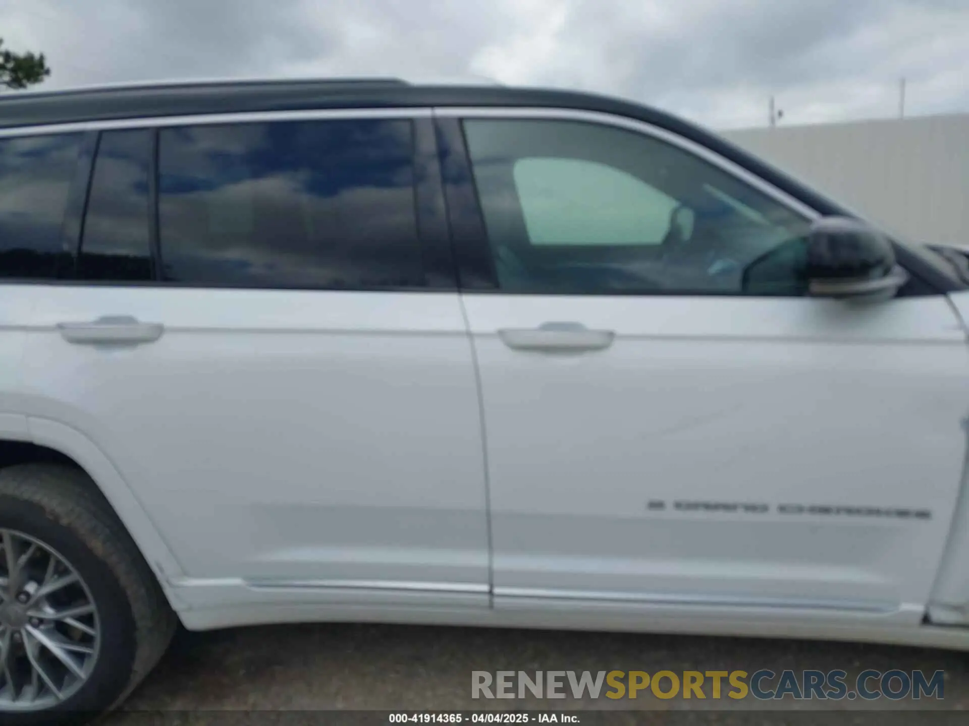 13 fotografías del automóvil dañado 1C4RJKEG4R8931430 JEEP GRAND CHEROKEE L 2024