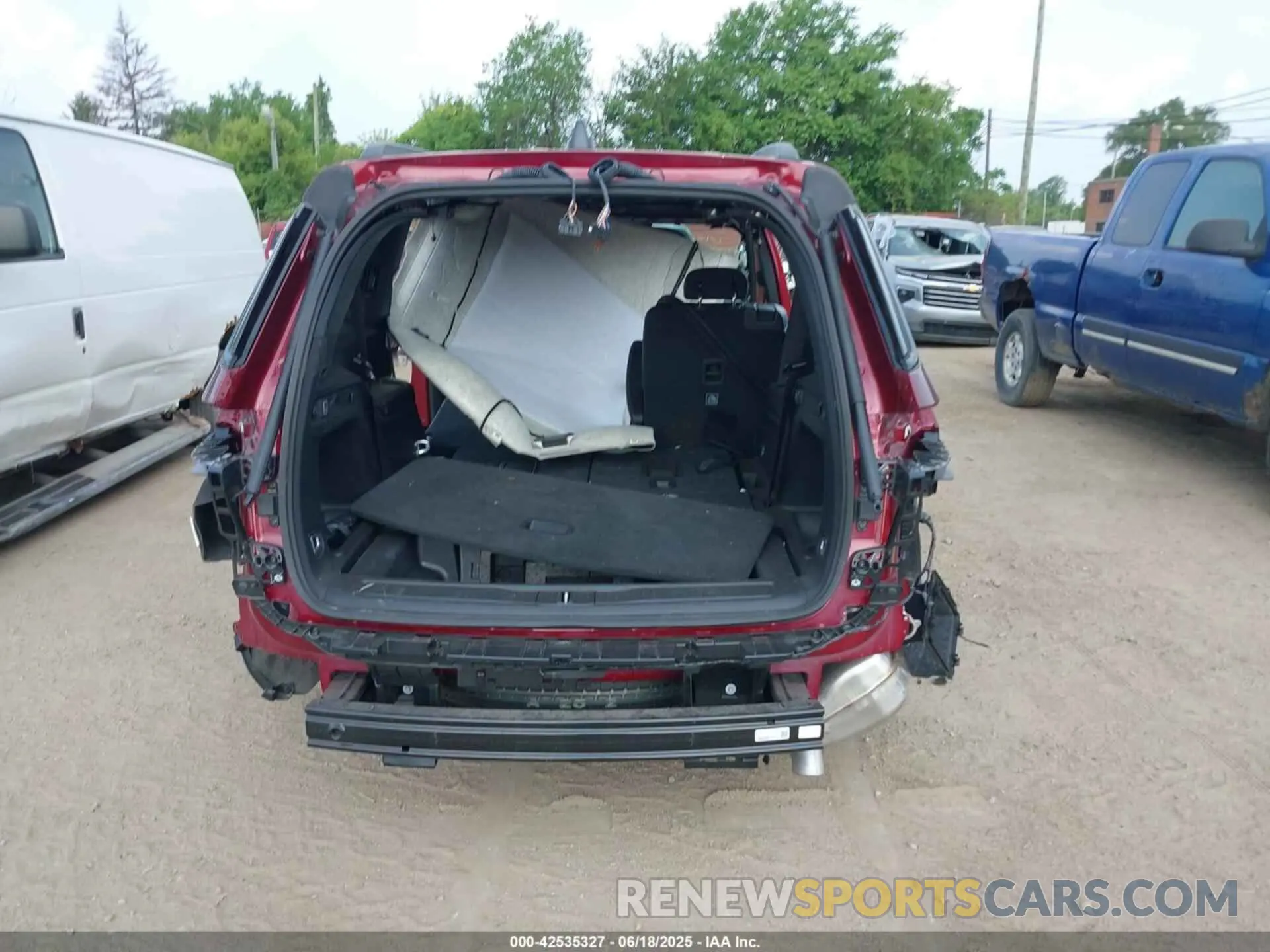 15 fotografías del automóvil dañado 1C4RJKAG8S8637010 JEEP GRAND CHEROKEE L 2025