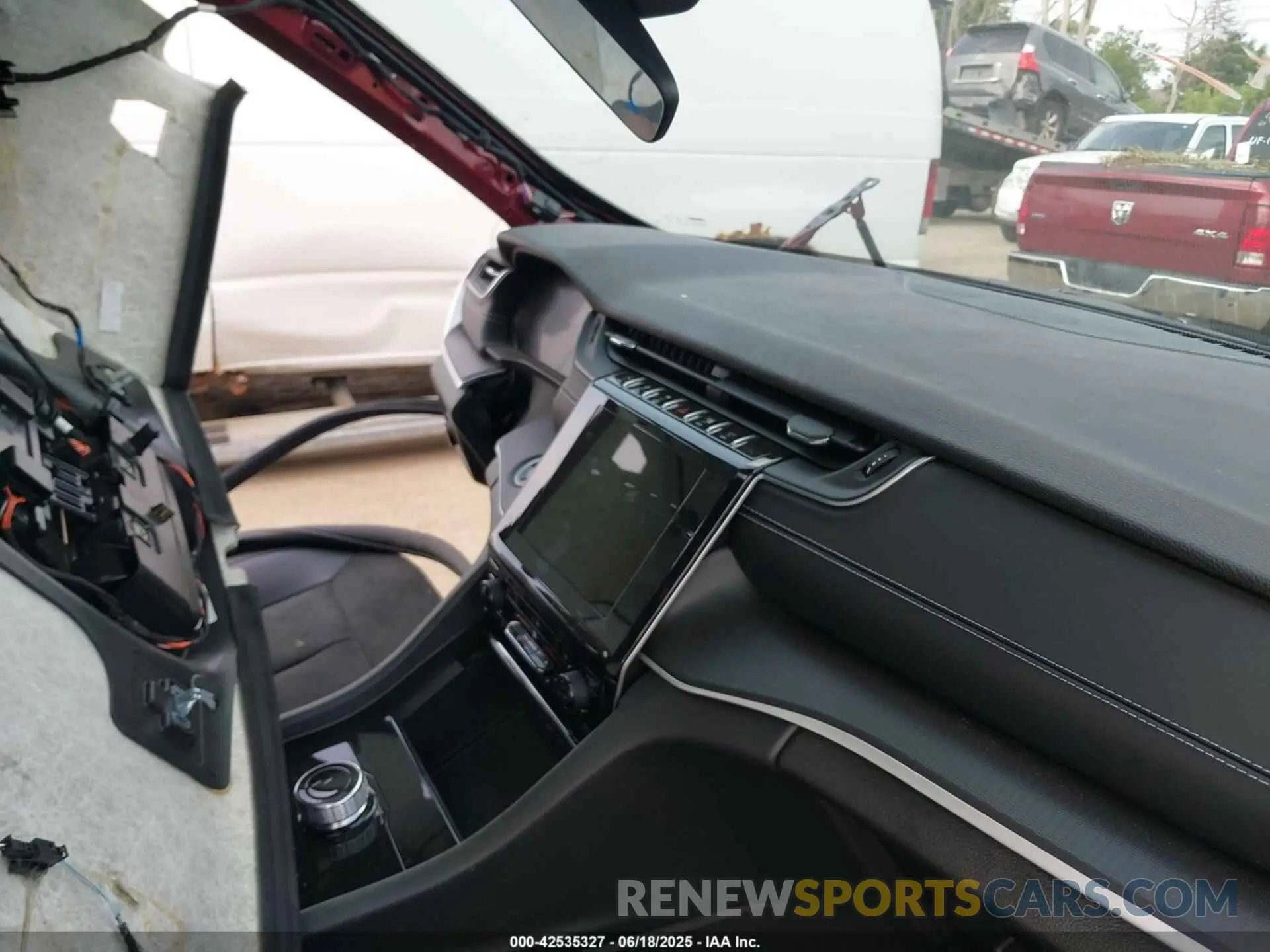5 fotografías del automóvil dañado 1C4RJKAG8S8637010 JEEP GRAND CHEROKEE L 2025