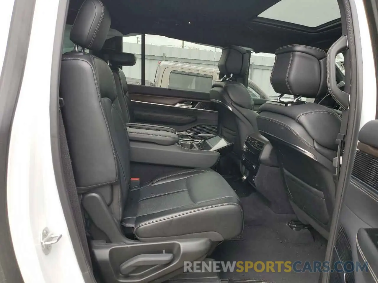11 fotografías del automóvil dañado 1C4SJSEP4RS109943 JEEP GRAND WAGO 2024