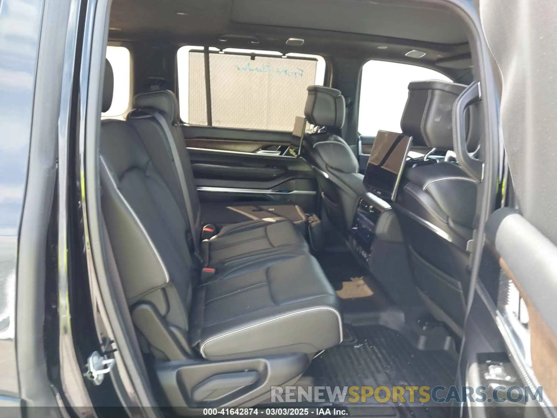 8 fotografías del automóvil dañado 1C4SJVFJ2NS167359 JEEP GRAND WAGONEER 2022