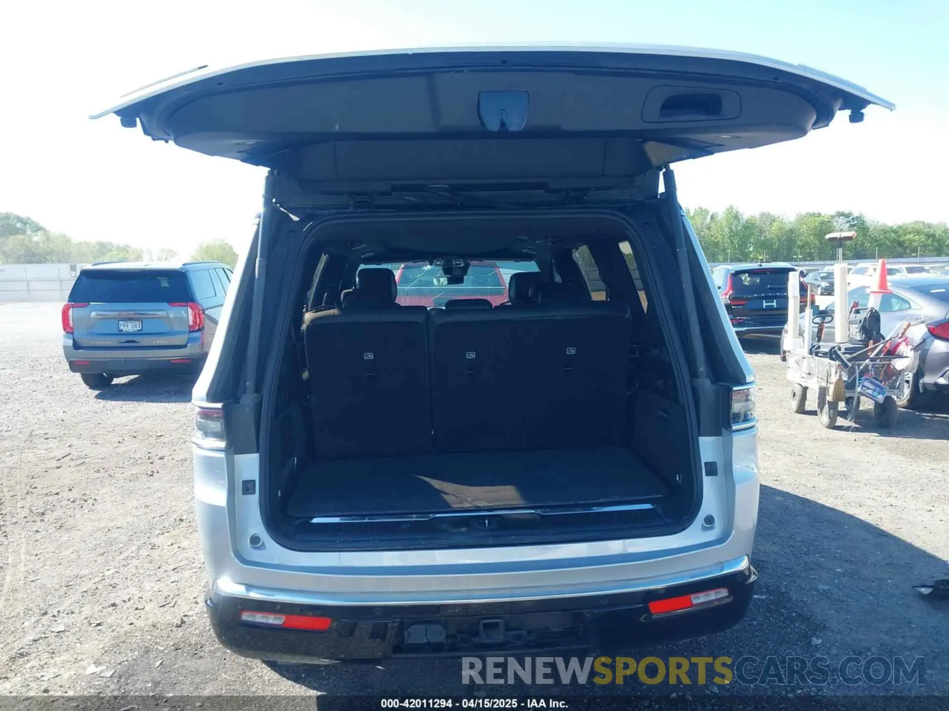 17 fotografías del automóvil dañado 1C4SJVFJXNS167187 JEEP GRAND WAGONEER 2022
