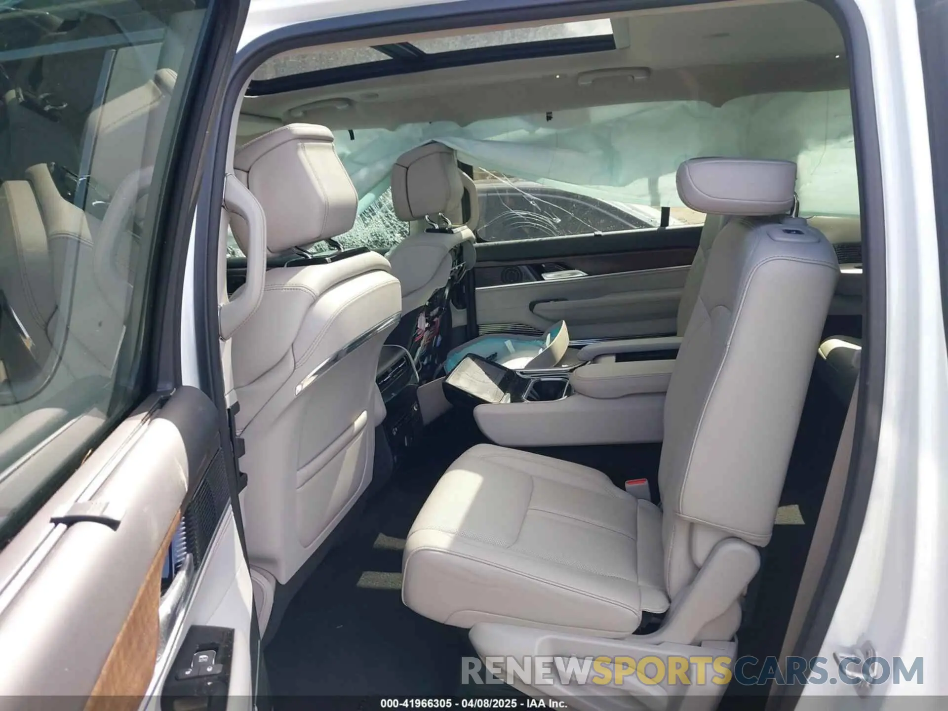 8 fotografías del automóvil dañado 1C4SJVEP7RS110764 JEEP GRAND WAGONEER 2024