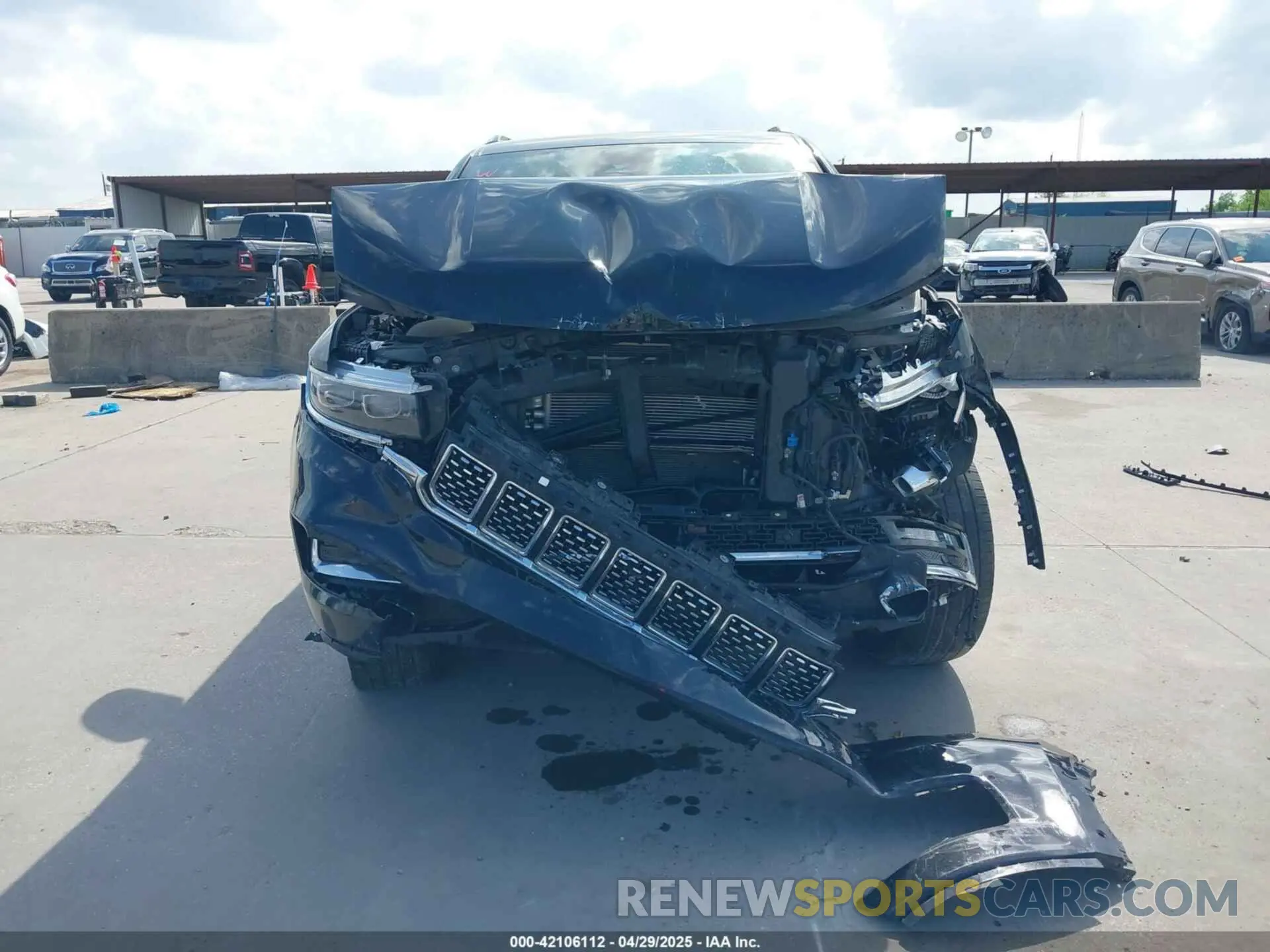 13 fotografías del automóvil dañado 1C4SJVGP0SS502293 JEEP GRAND WAGONEER 2025