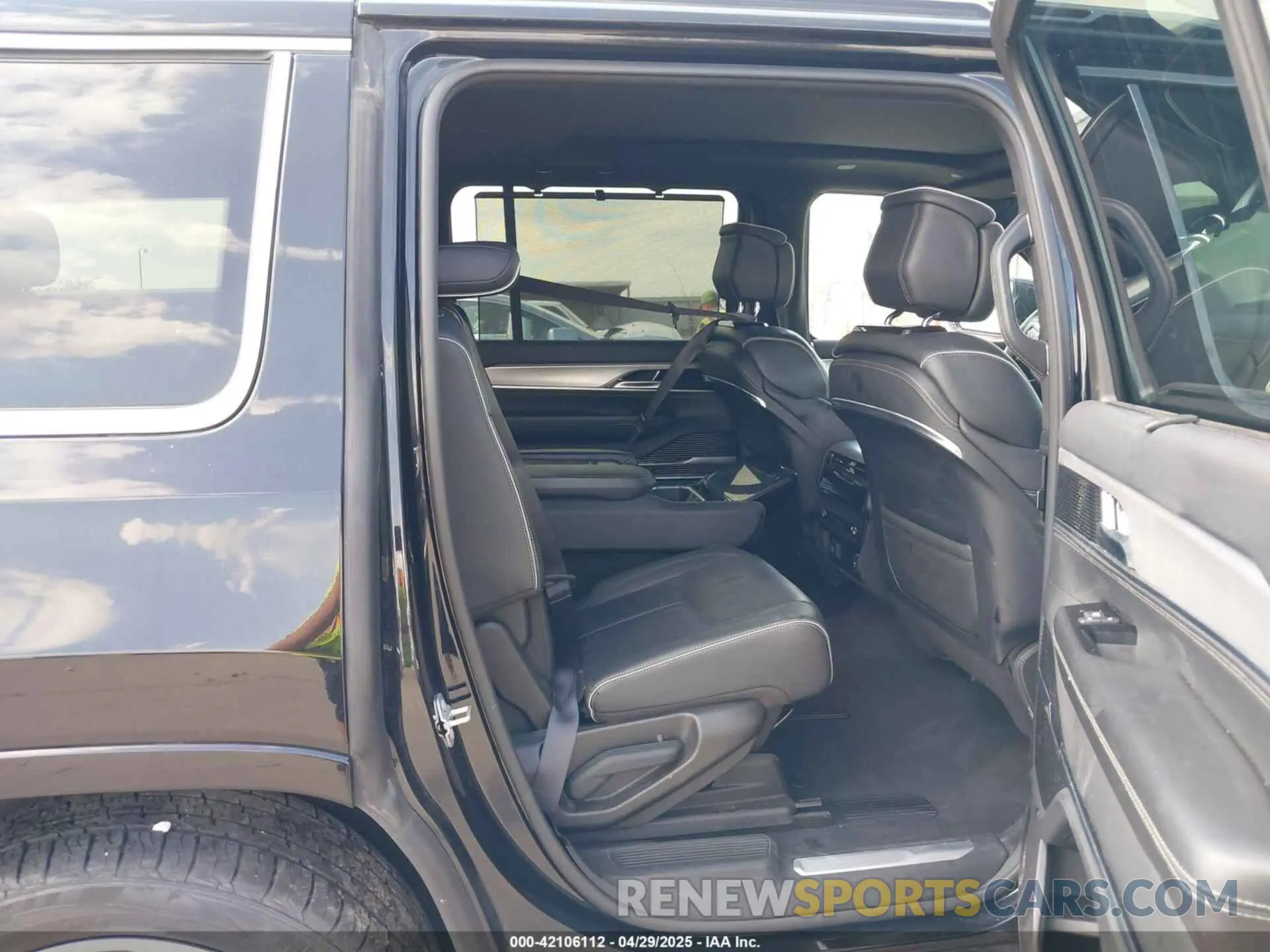 8 fotografías del automóvil dañado 1C4SJVGP0SS502293 JEEP GRAND WAGONEER 2025
