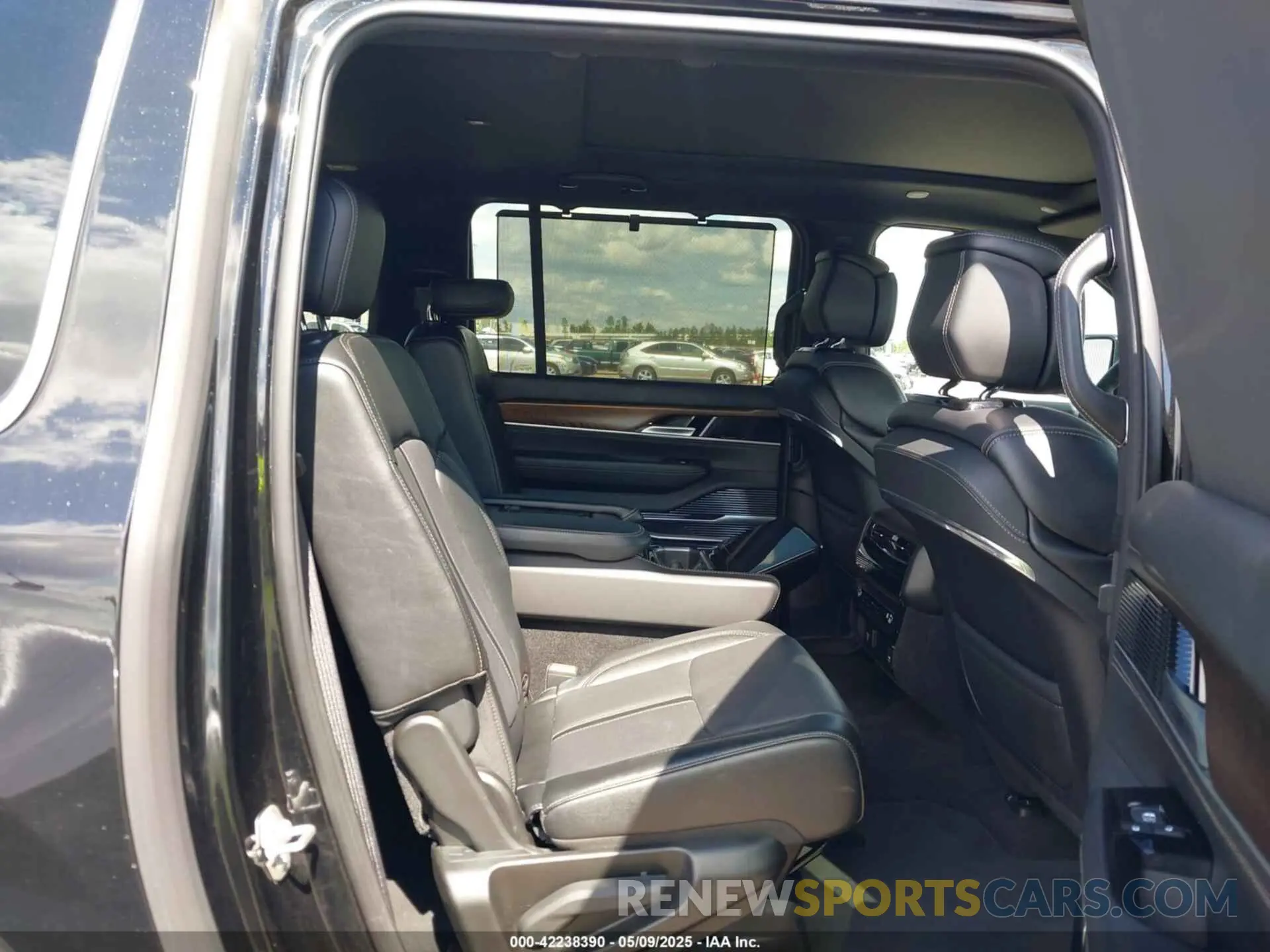 8 fotografías del automóvil dañado 1C4SJSEP6RS112360 JEEP GRAND WAGONEER L 2024