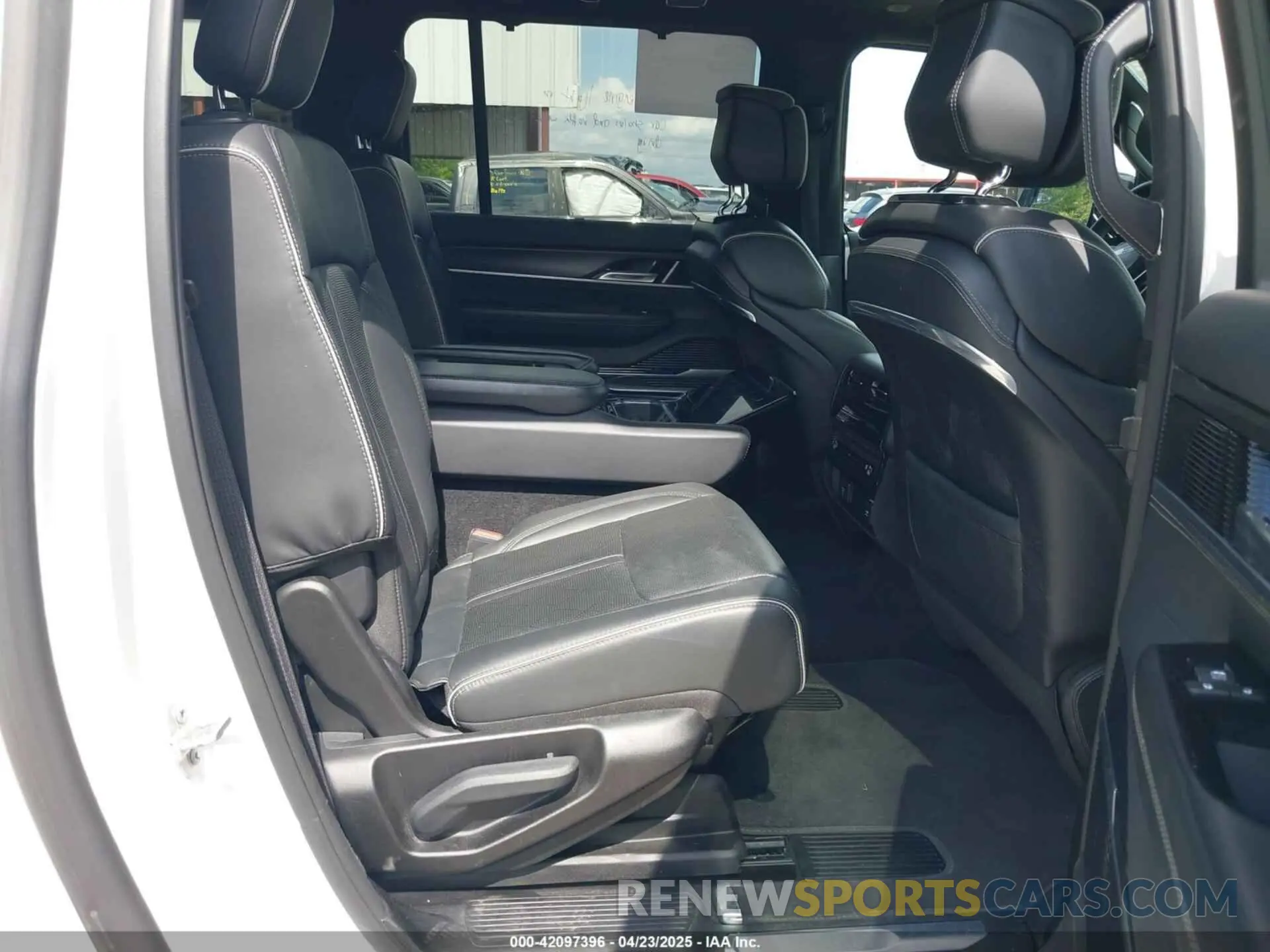8 fotografías del automóvil dañado 1C4SJSFP4RS127115 JEEP GRAND WAGONEER L 2024