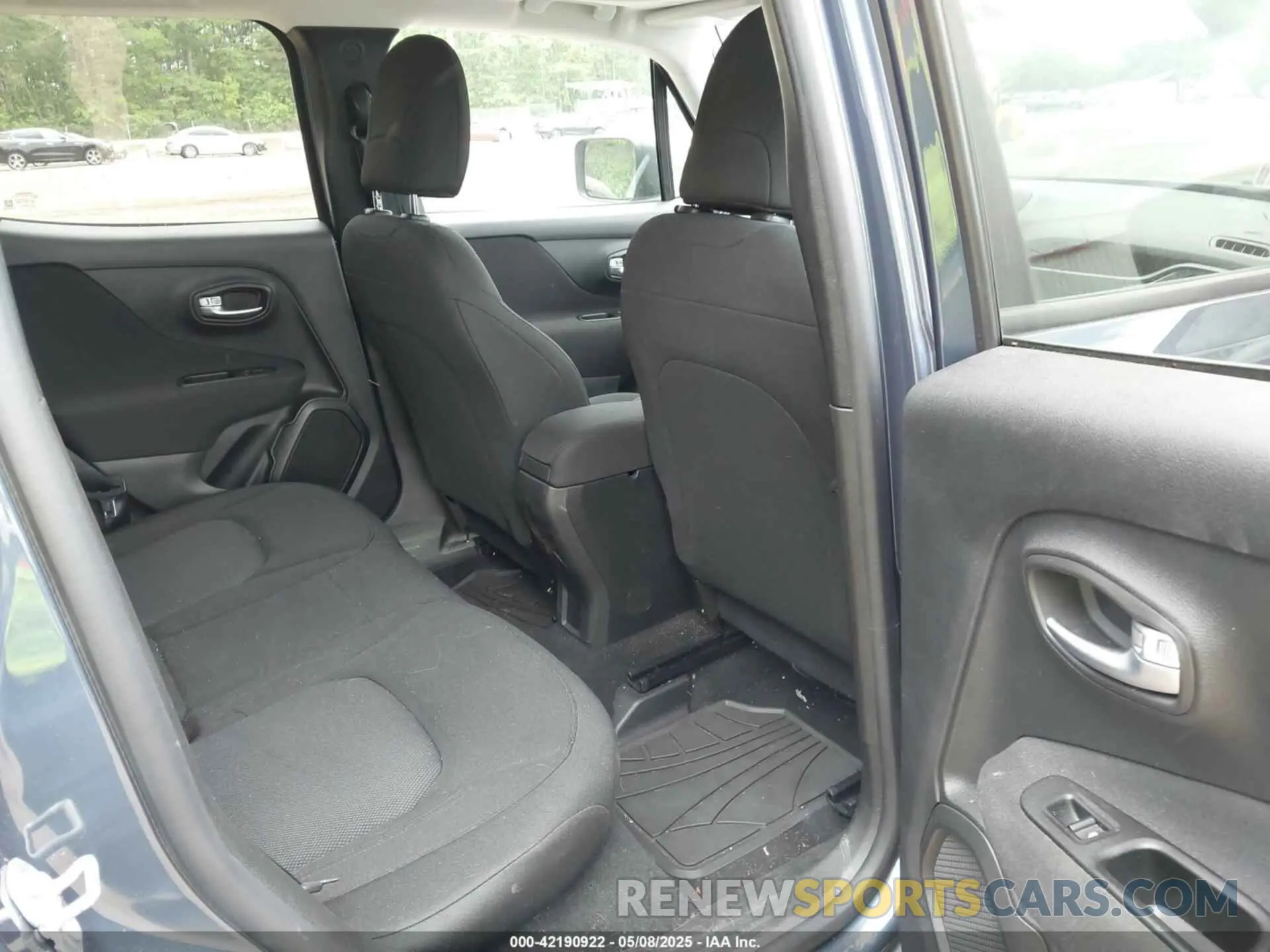 8 fotografías del automóvil dañado ZACNJAAB9KPK76101 JEEP RENEGADE 2019