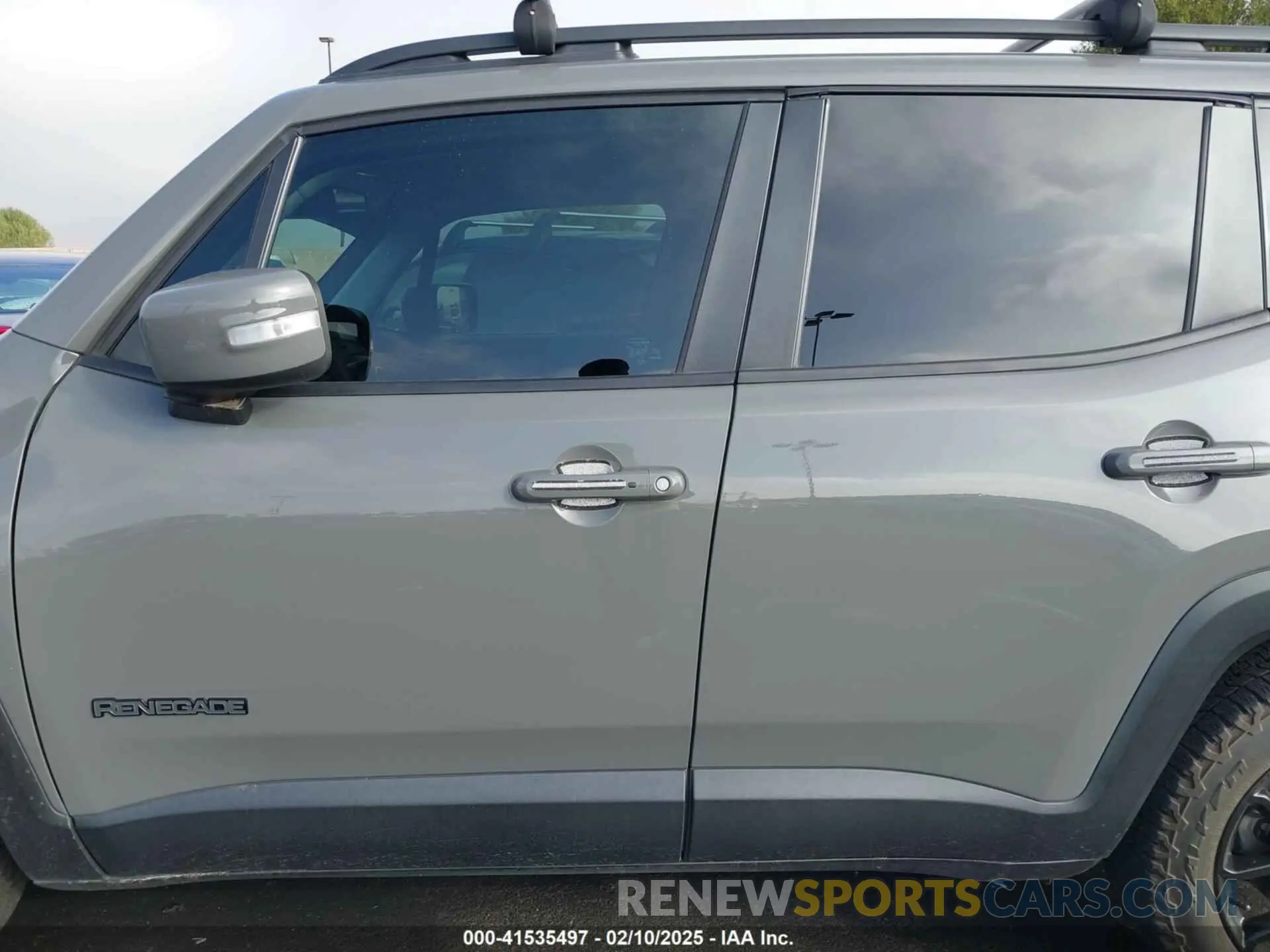 15 fotografías del automóvil dañado ZACNJABB0KPK64076 JEEP RENEGADE 2019