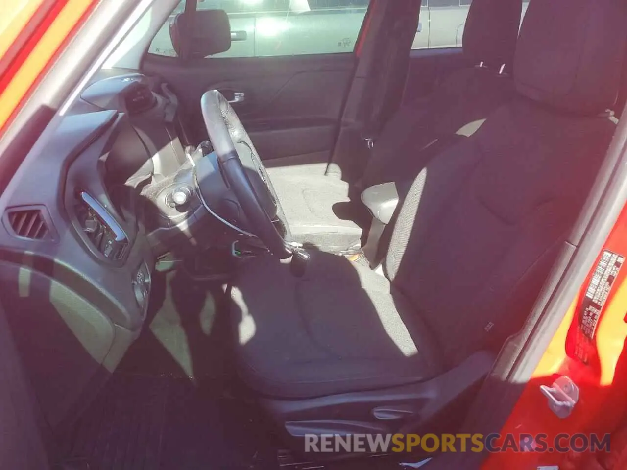 7 fotografías del automóvil dañado ZACNJABB3KPK20282 JEEP RENEGADE 2019