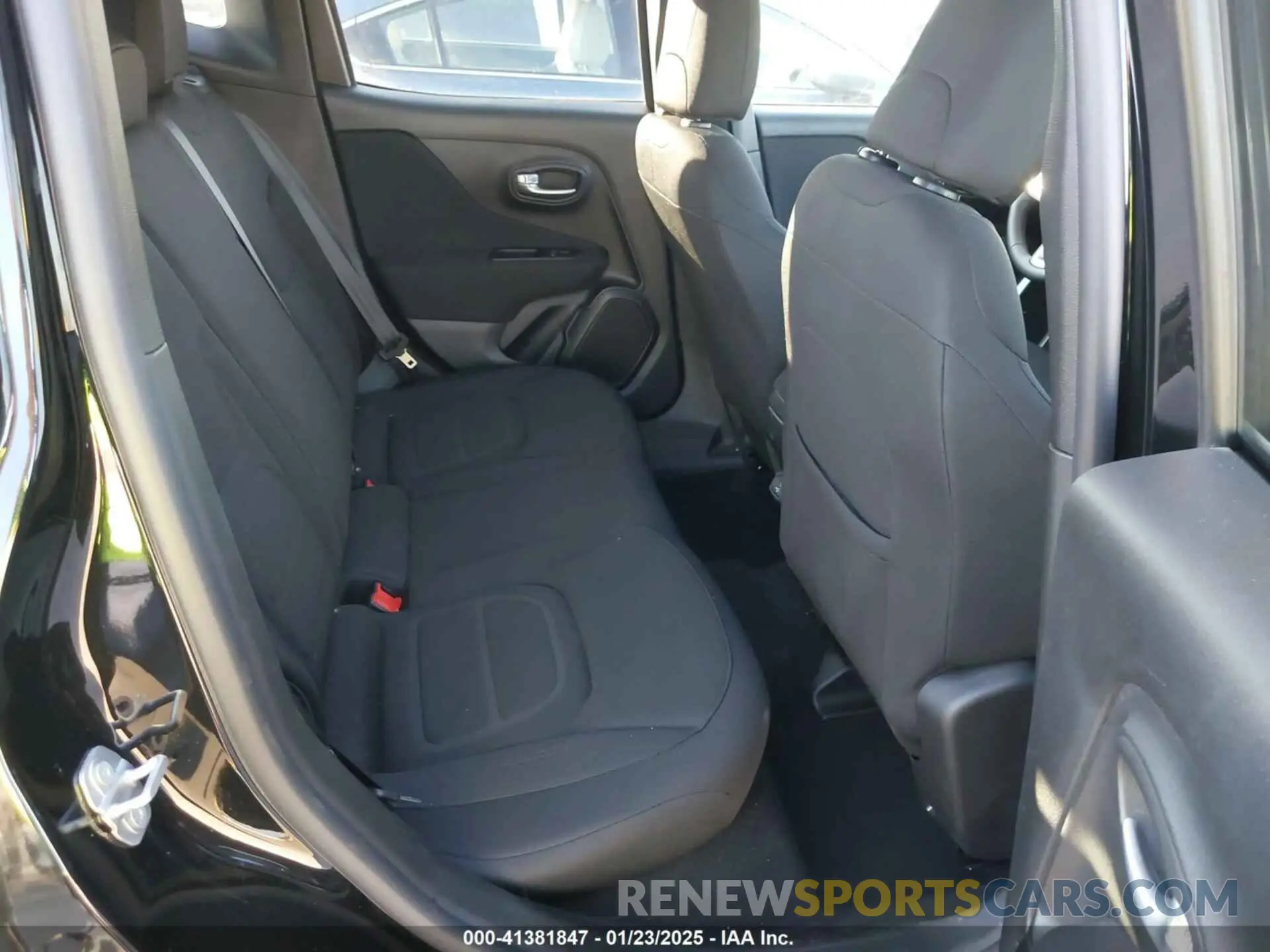 8 fotografías del automóvil dañado ZACNJABB4KPK41092 JEEP RENEGADE 2019