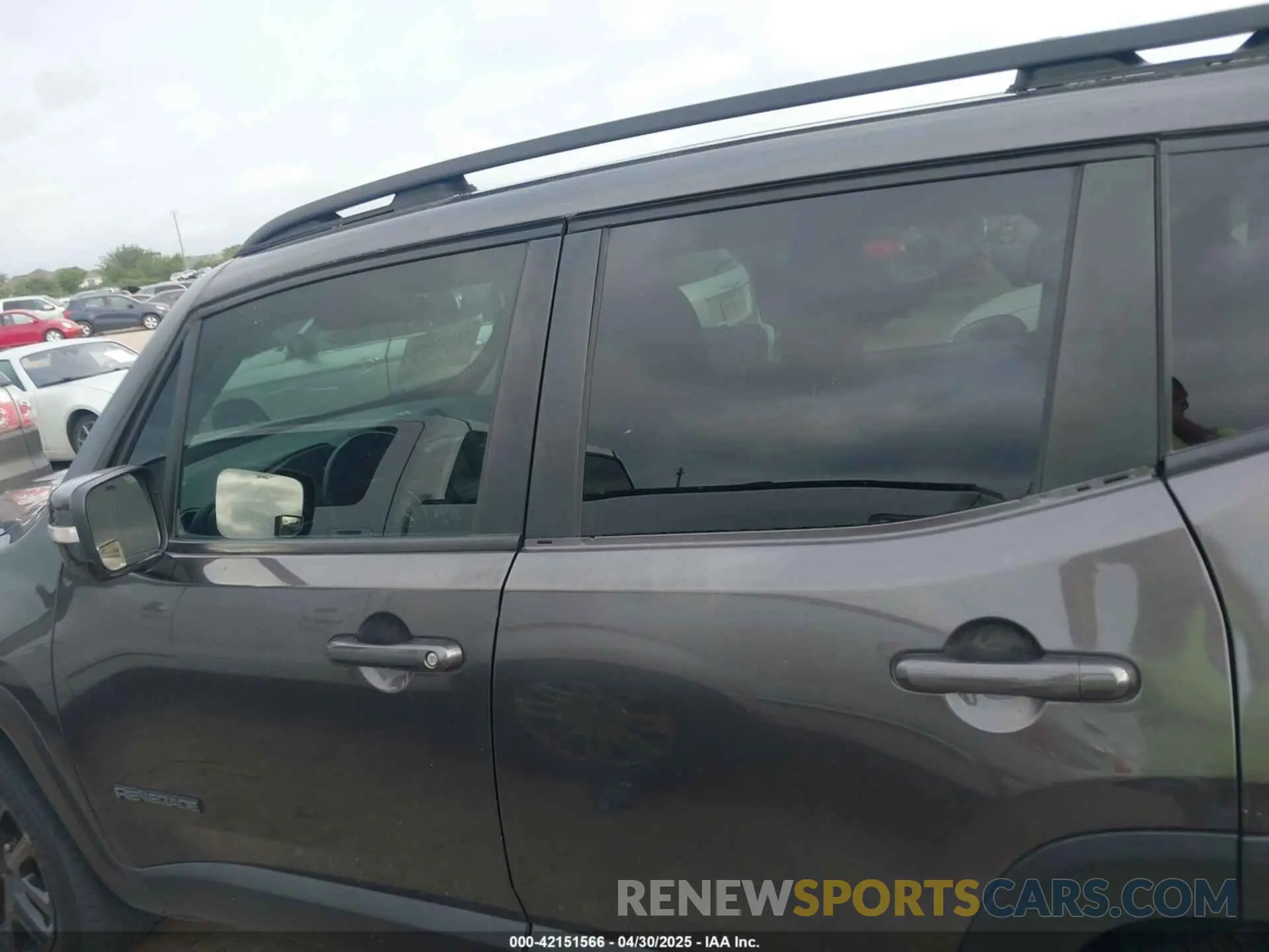 13 fotografías del automóvil dañado ZACNJABBXKPJ76703 JEEP RENEGADE 2019
