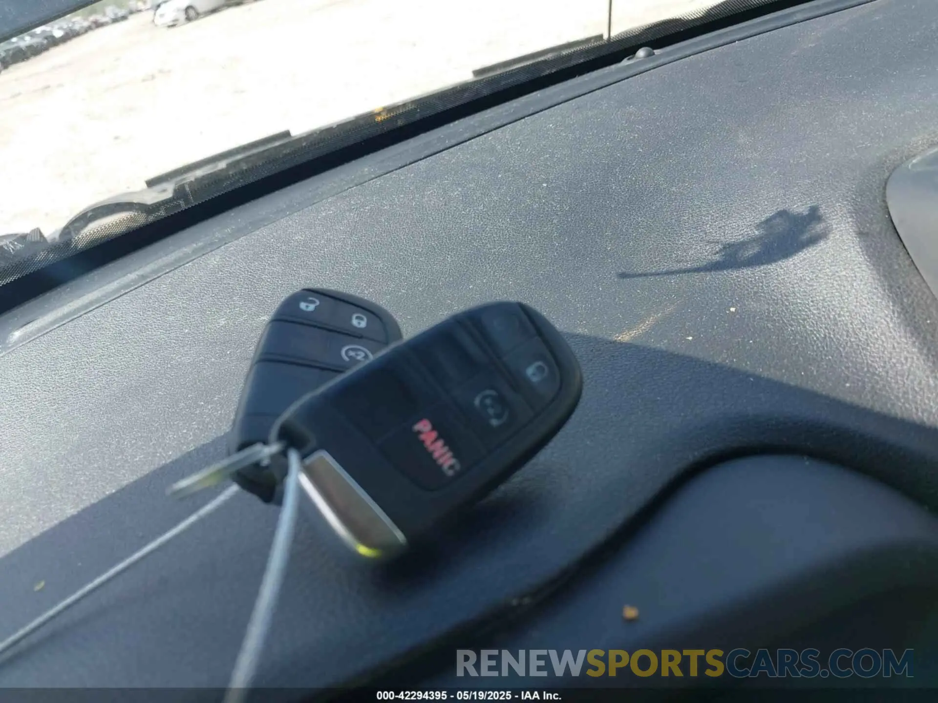 11 fotografías del automóvil dañado ZACNJBA17KPJ98673 JEEP RENEGADE 2019