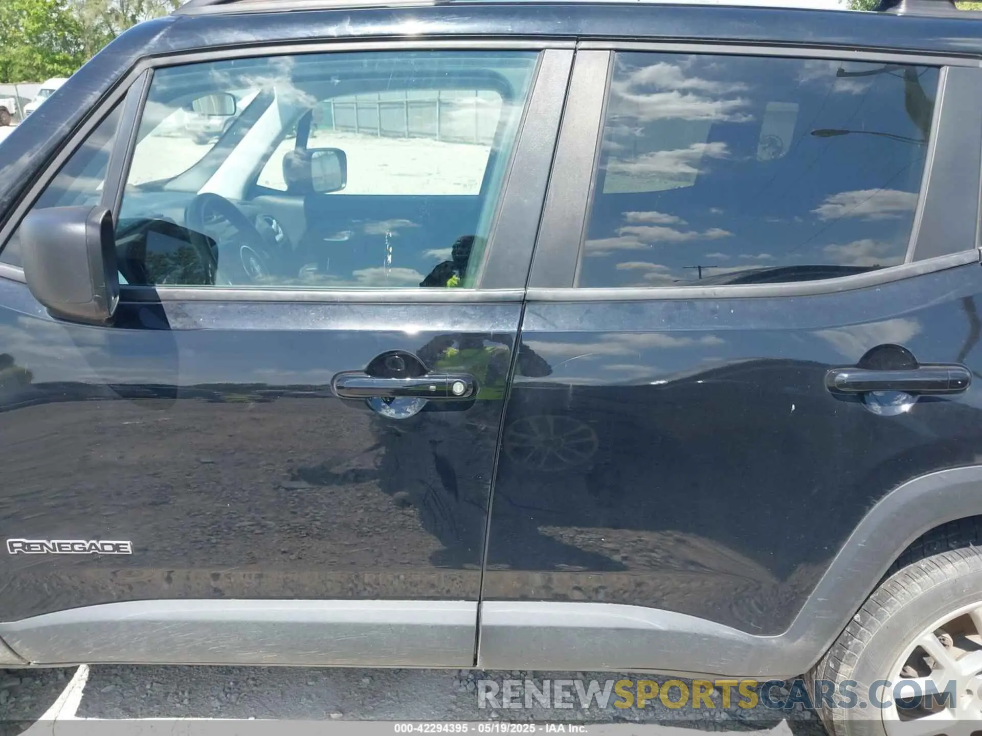 14 fotografías del automóvil dañado ZACNJBA17KPJ98673 JEEP RENEGADE 2019