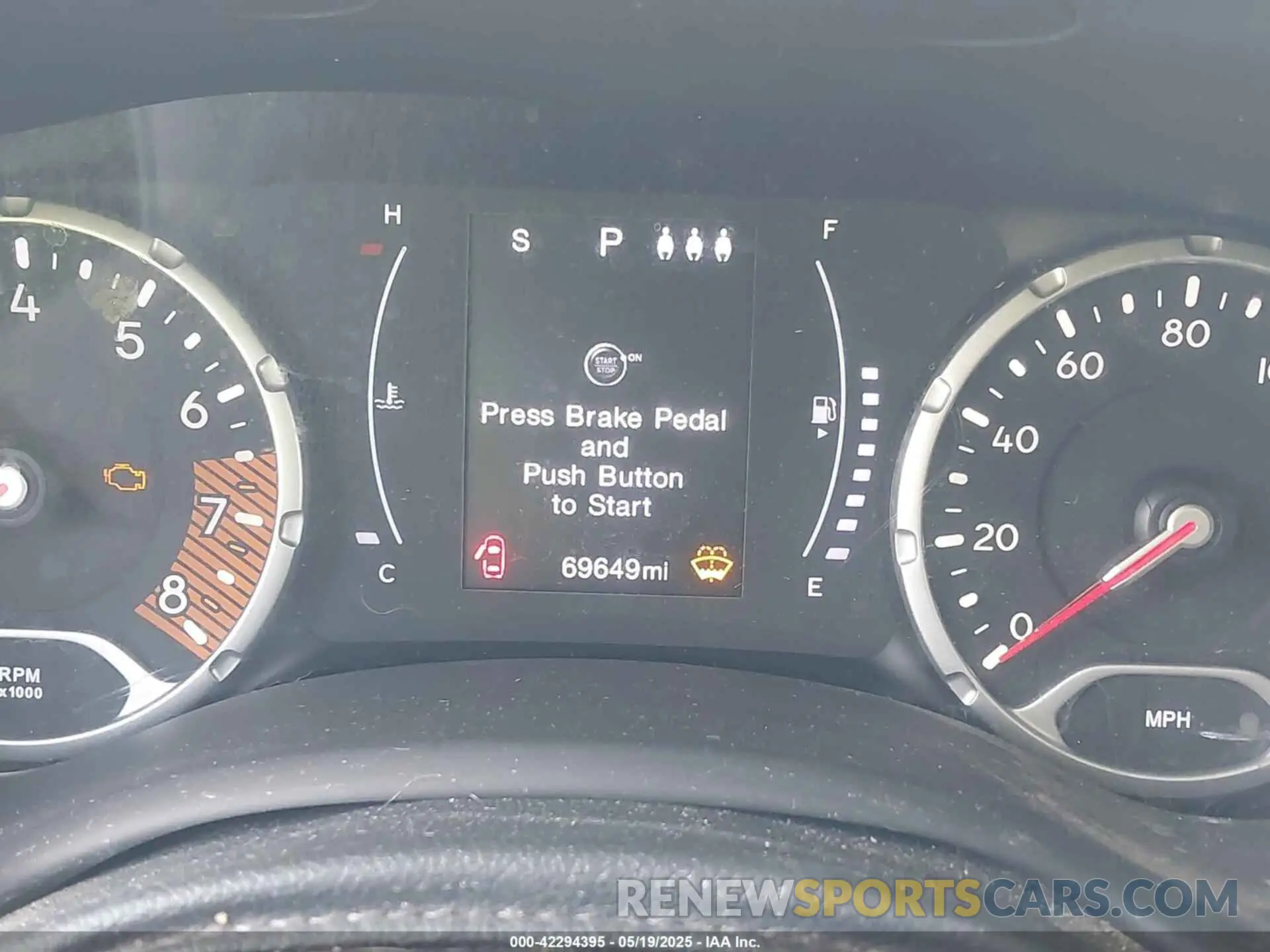 7 fotografías del automóvil dañado ZACNJBA17KPJ98673 JEEP RENEGADE 2019
