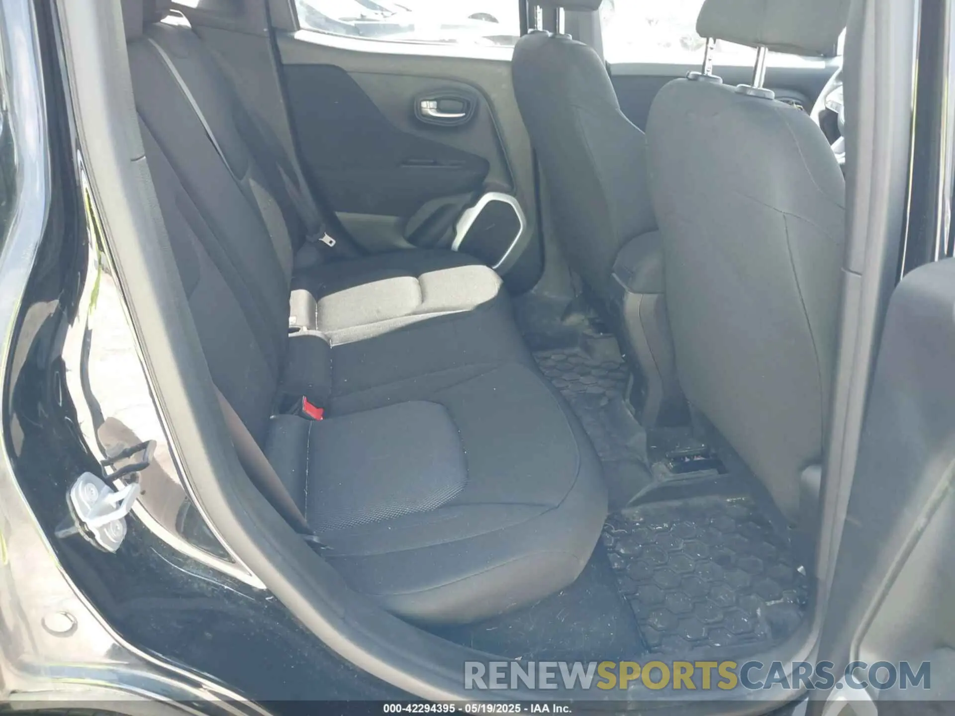 8 fotografías del automóvil dañado ZACNJBA17KPJ98673 JEEP RENEGADE 2019
